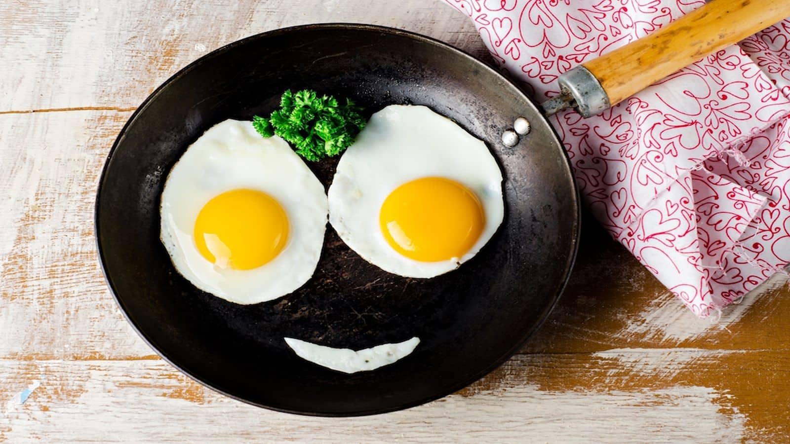 Eggs Side Effects: इन तीन बीमारियों के मरीज कभी न खाएं अंडा, वरना सेहत की बज जाएगी बैंड