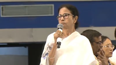 कोलकाता में मेसी के लिए उमड़ा जनसैलाब, अव्यवस्था से फैंस का फूटा गुस्सा