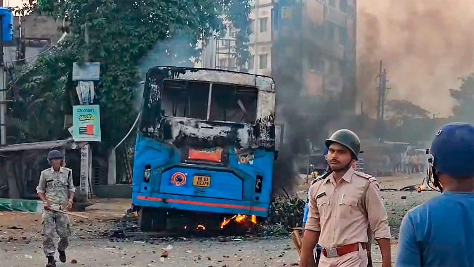 'सब ठीक है, लोग बंगाल के अंदर ही पलायन कर रहे हैं', मुर्शिदाबाद हिंसा पर ममता के मंत्री के बयान पर बवाल