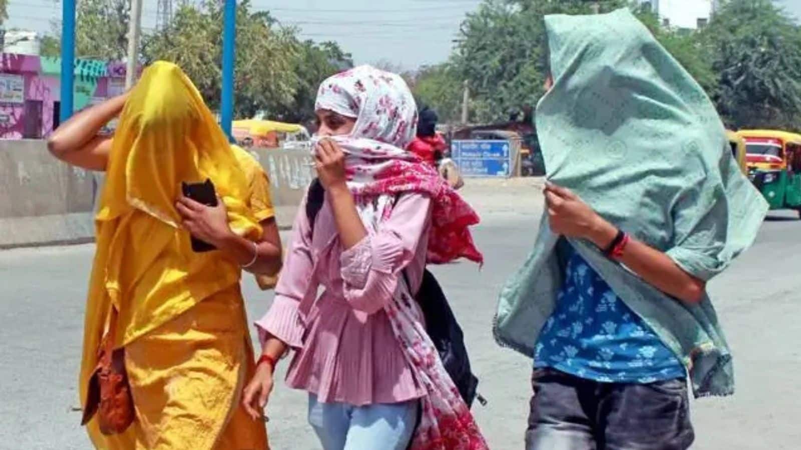 Weather Update: कुछ राज्यों में आंधी-बारिश और बर्फबारी, तो कहीं लू का कहर, जानें अपने इलाके का हाल