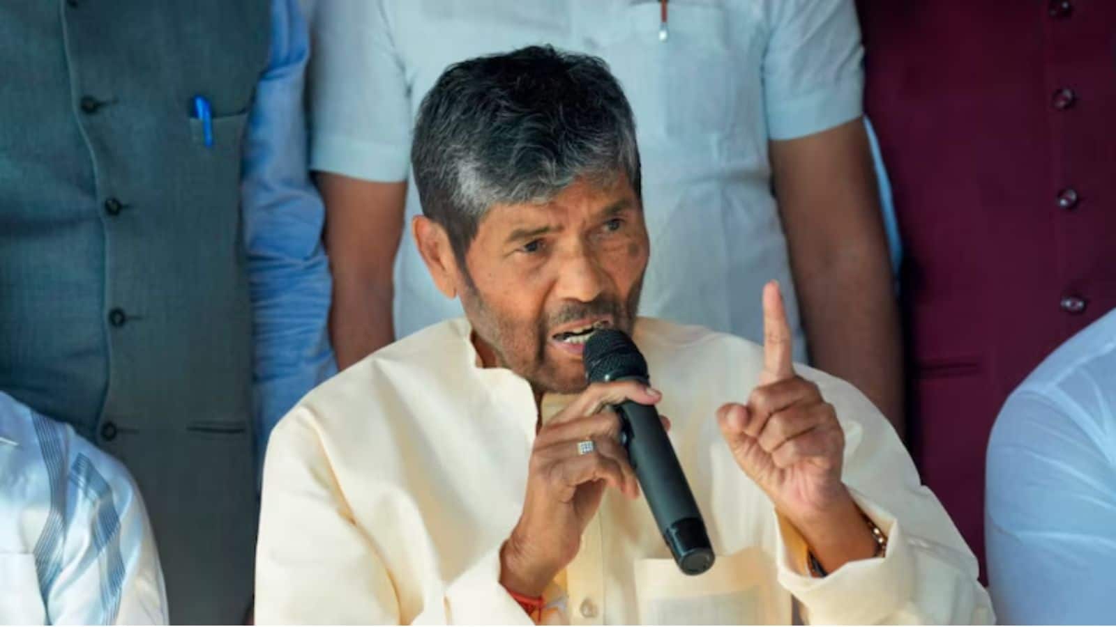 Bihar Chunav 2025: NDA छोड़ा अब महागठबंधन का थामेंगे दामन! चिराग पासवान के चाचा पूर्व केंद्रीय मंत्री पशुपति पारस का क्या होगा अगला कदम? Bihar Chunav 2025: NDA छोड़ा अब महागठबंधन का थामेंगे दामन! चिराग पासवान के चाचा पूर्व केंद्रीय मंत्री पशुपति पारस का क्या होगा अगला कदम?