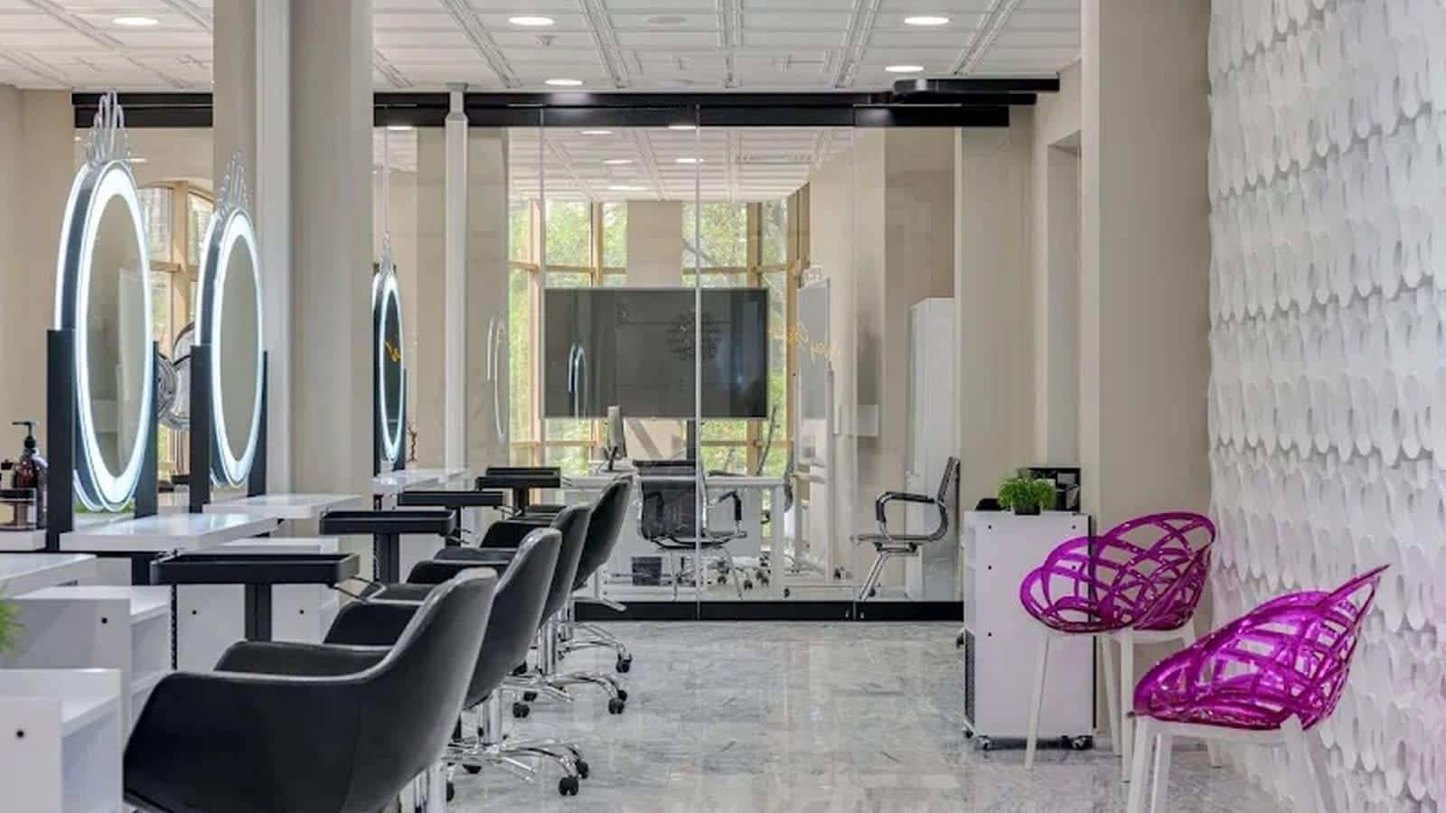 Business Idea: मोटी कमाई करना है तो शुरू करें यह बिजनेसस, खूबसूरती के कारोबार में लगेंगे चार चांद