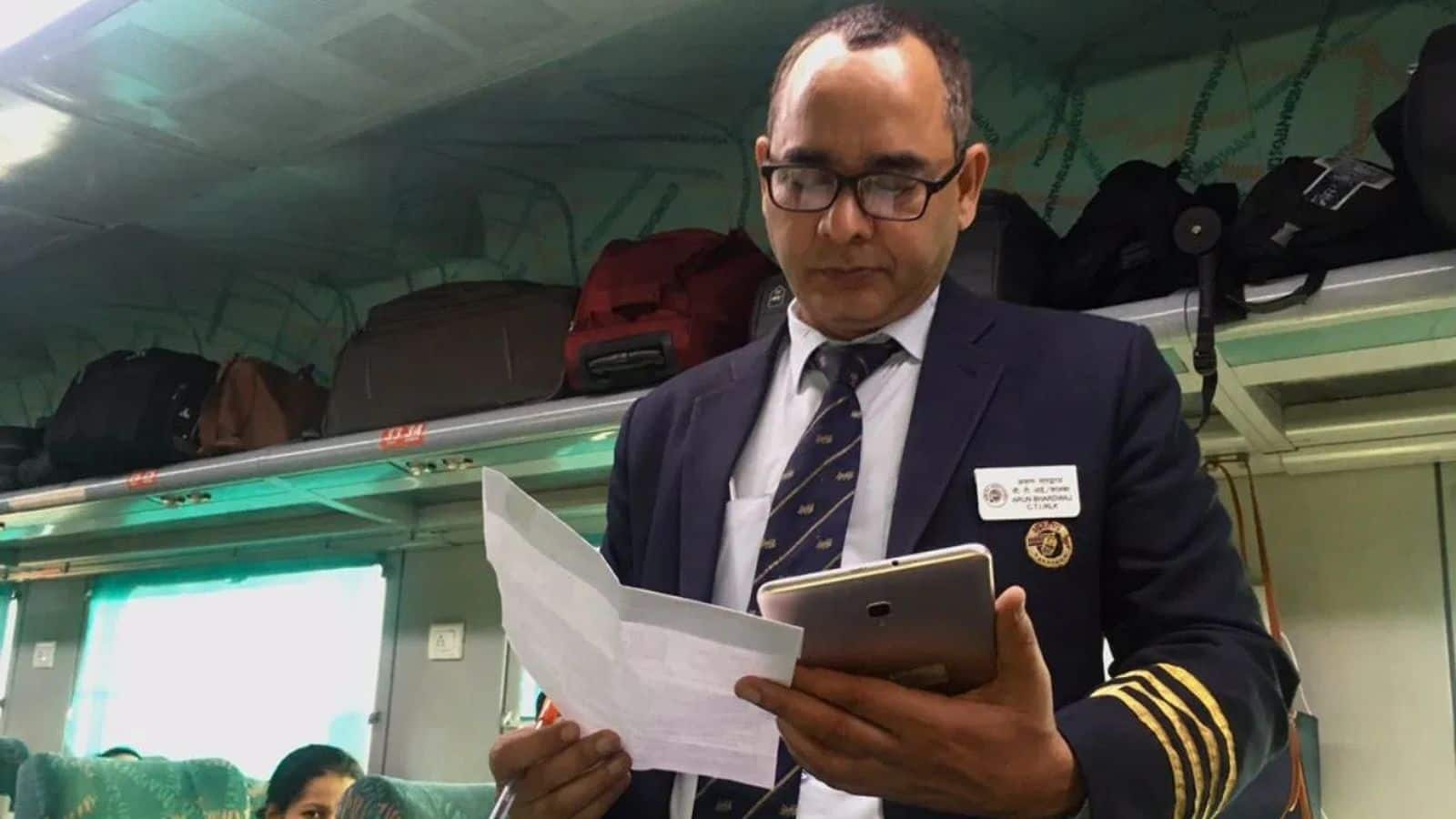 Indian Railways: TTE और TC में है बहुत बड़ा अंतर, जानिए इनके अधिकार और क्या हैं काम