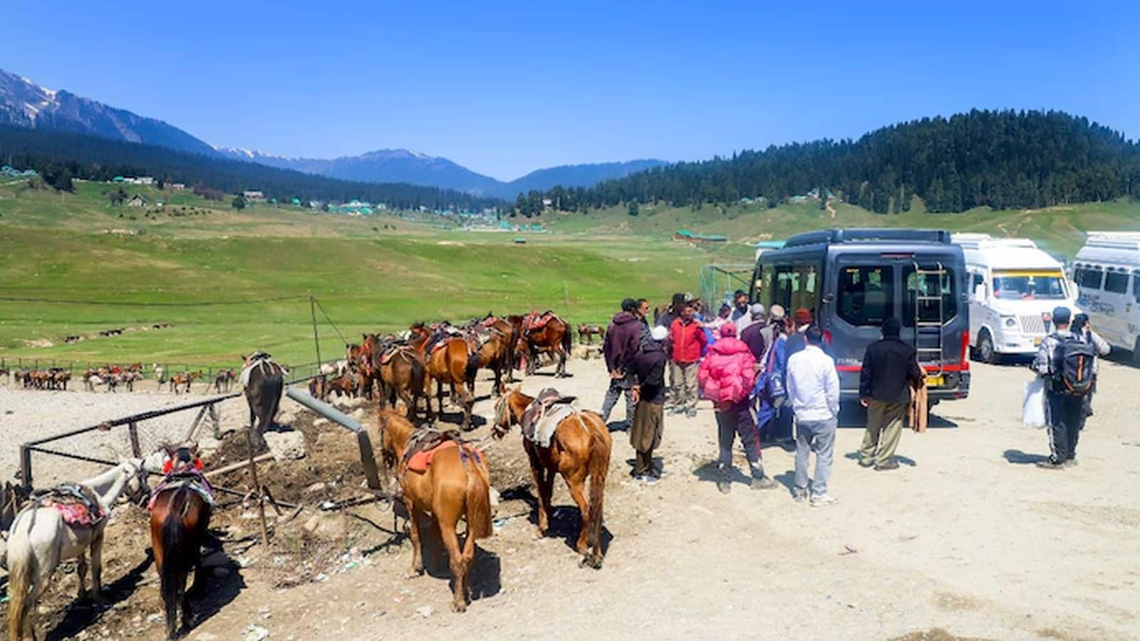 Pahalgam Attack: पहलगाम हमले के बाद कश्मीर में 87 में से 48 पर्यटक स्थल बंद, सुरक्षा संबंधी चिंताओं के लेकर फैसला