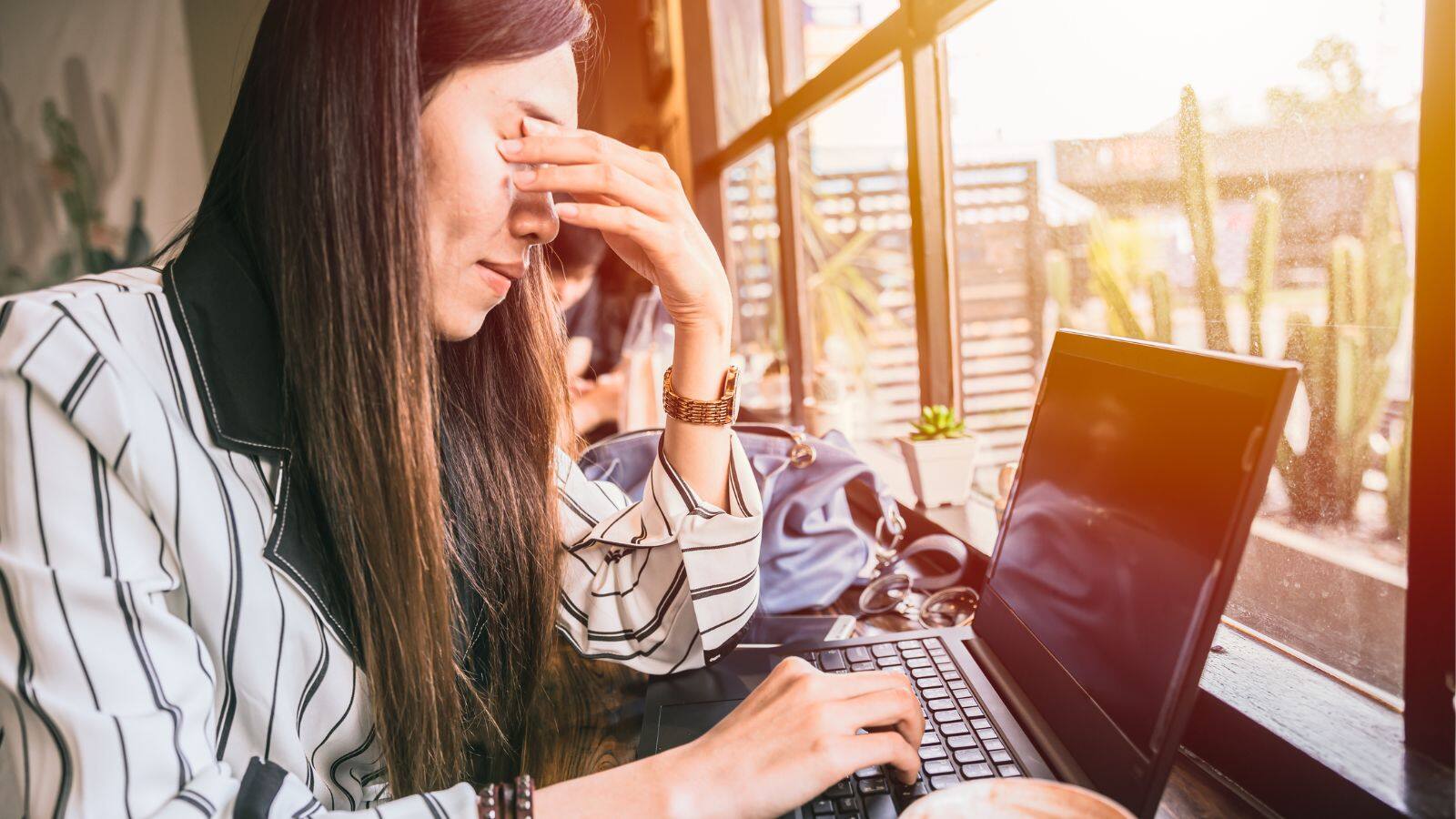 Eye Care Tips: आंखें रहेंगी हेल्दी, स्क्रीन का असर होगा कम – जानिए कैसे करें 20-20-20 नियम को फॉलो Eye Care Tips: आंखें रहेंगी हेल्दी, स्क्रीन का असर होगा कम – जानिए कैसे करें 20-20-20 नियम को फॉलो