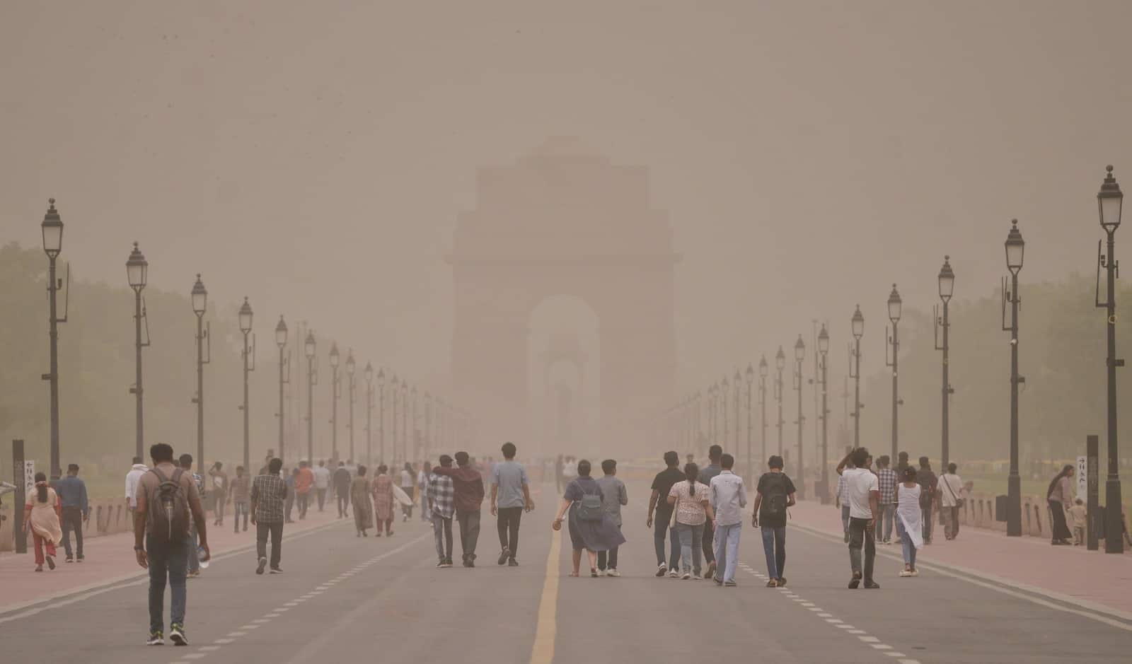 Delhi Weather: दिल्ली में तेज आंधी-तूफान का कहर...गिरे कई पेड़, 15 फ्लाइट्स डायवर्ट, IMD का ऑरेंज अलर्ट Delhi Weather: दिल्ली में तेज आंधी-तूफान का कहर...गिरे कई पेड़, 15 फ्लाइट्स डायवर्ट, IMD का ऑरेंज अलर्ट