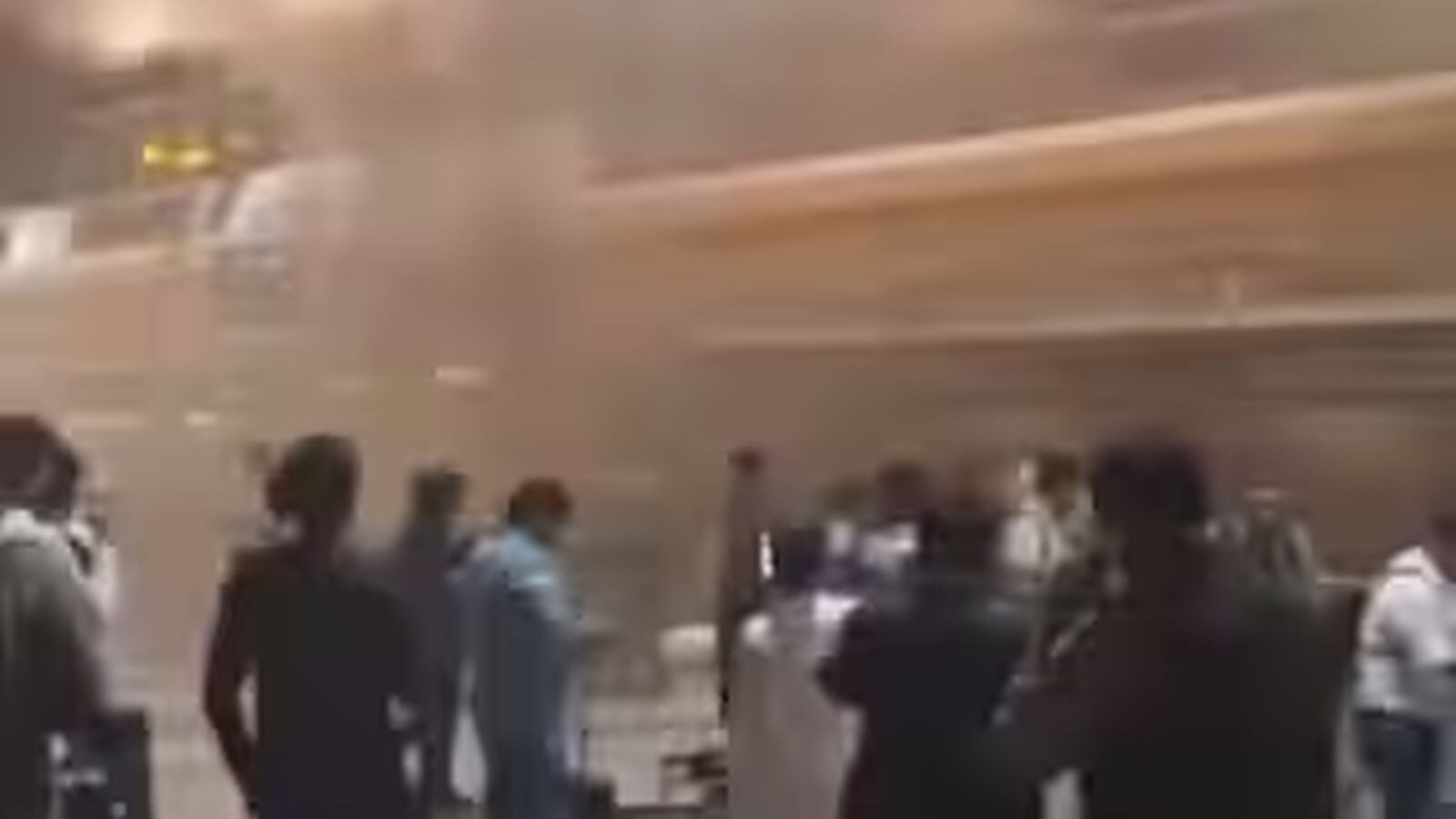 Lahore Airport Fire: पाकिस्तान के लाहौर इंटरनेशनल एयरपोर्ट पर लगी आग? मीडिया रिपोर्ट में दावा- सभी फ्लाइट रद्द, जानें सच्चाई - pakistan news fire breaks out at lahore ...