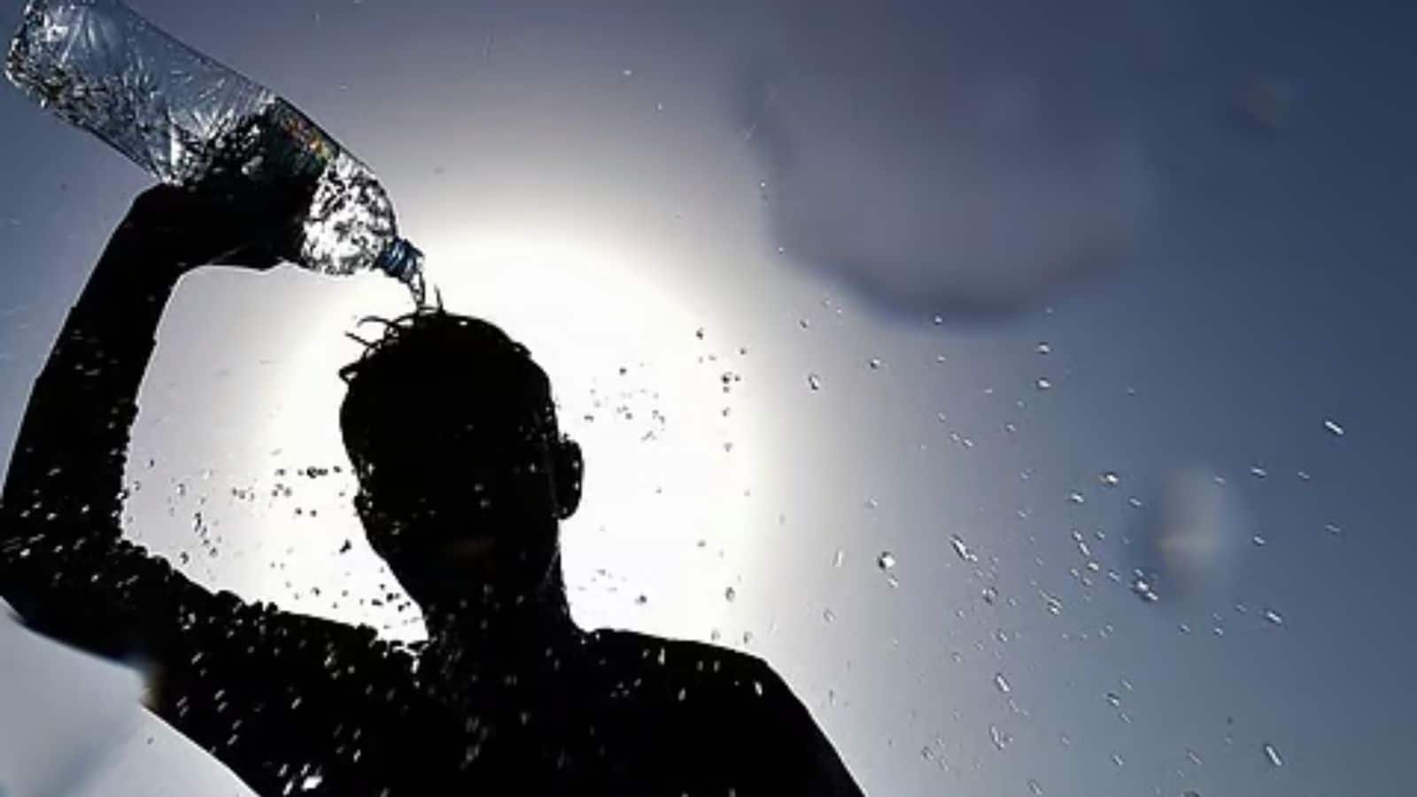 Heatwave: समुद्र का पानी उबला! झुलसा देने वाली गर्मी के साथ हुई अप्रैल की शुरुआत, आगे क्या होगा हाल, क्यों इतनी आग उगल रहा है सूरज?