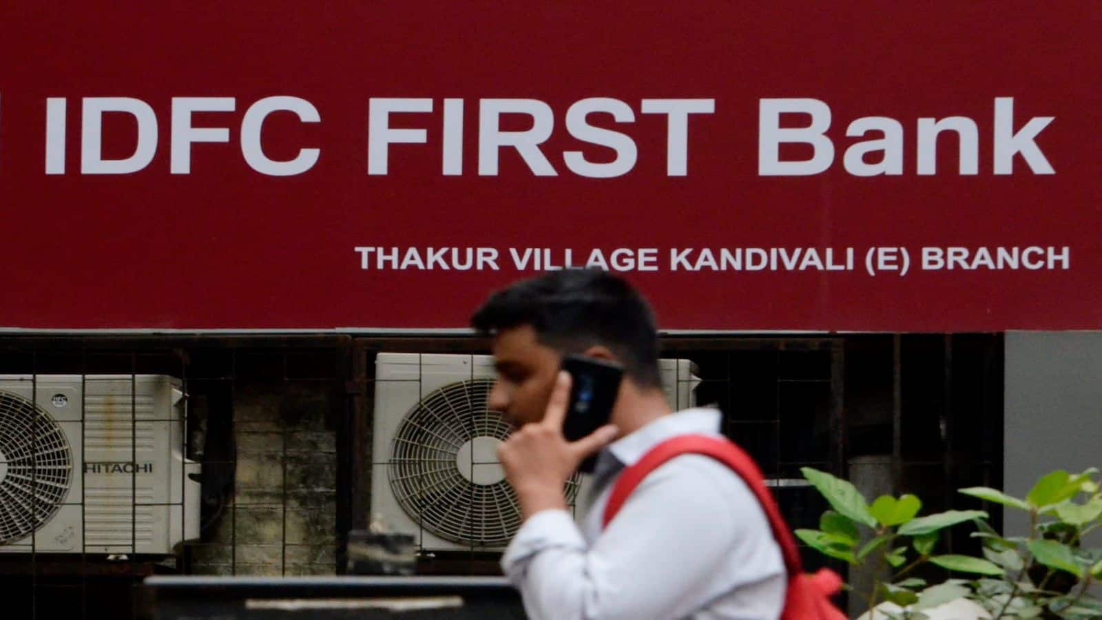 IDFC फर्स्ट बैंक इन 2 निवेशकों से जुटाएगा ₹7500 करोड़, बोर्ड ने दी मंजूरी, शेयर दिन के निचले स्तर से 4.5% उछला