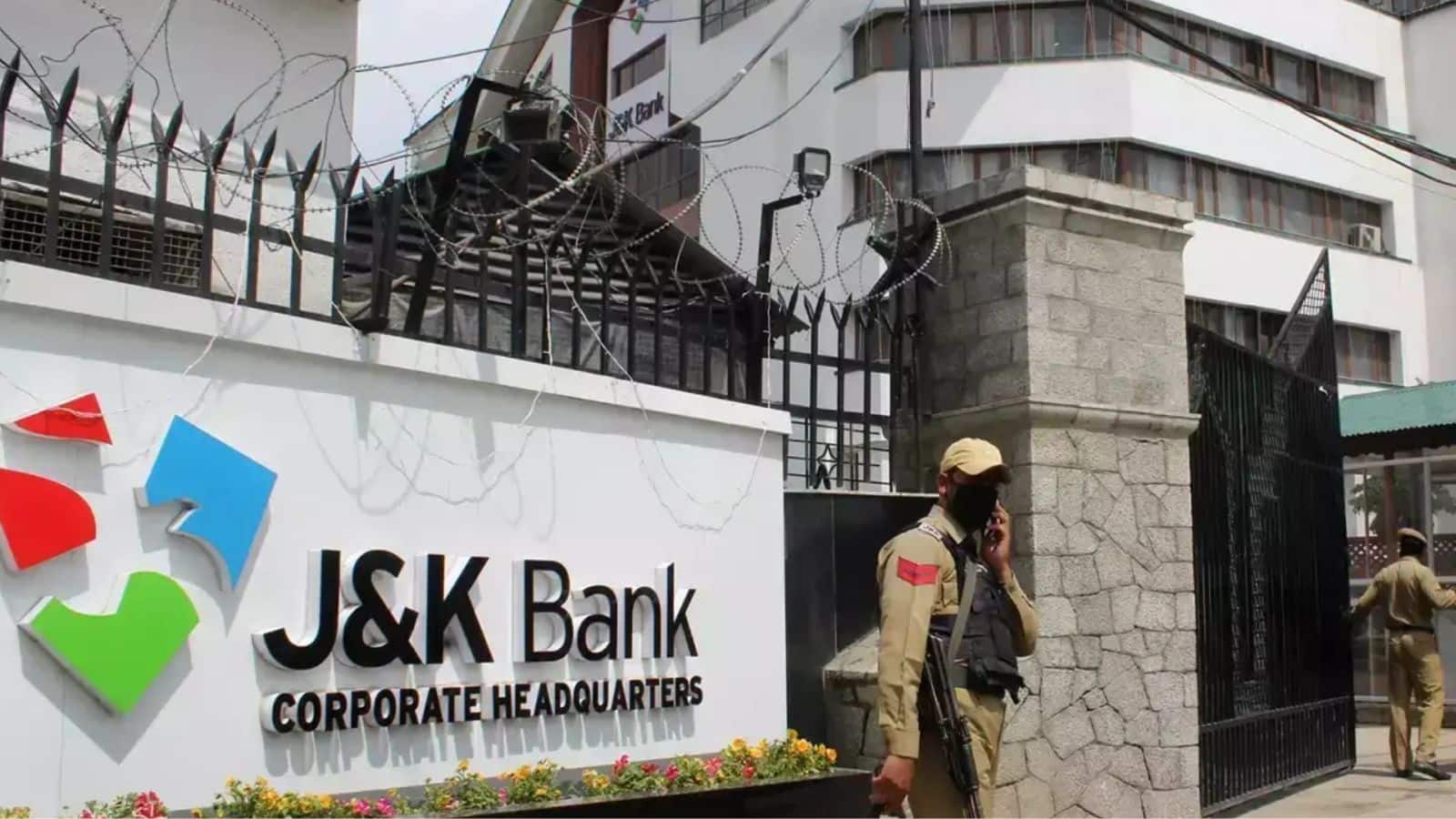 शेयर बाजार में दिखा पहलगाम आतंकी हमले का असर: J&K बैंक का शेयर 9% टूटा, एयरलाइन-होटल स्टॉक्स भी लुढ़के शेयर बाजार में दिखा पहलगाम आतंकी हमले का असर: J&K बैंक का शेयर 9% टूटा, एयरलाइन-होटल स्टॉक्स भी लुढ़के