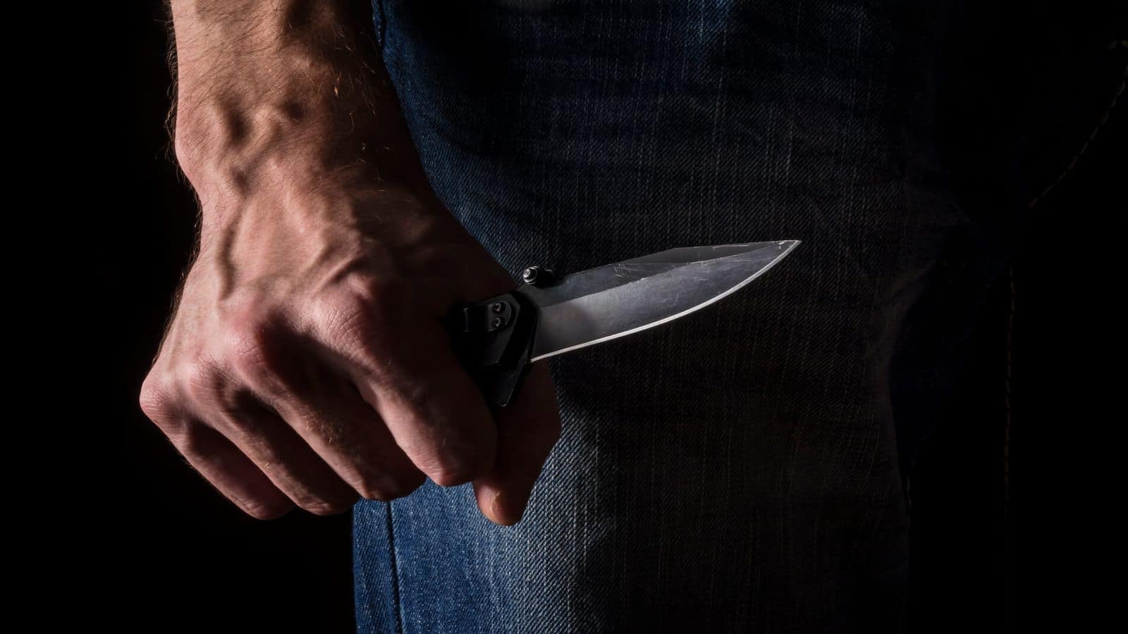 Delhi Crime News: दिल्ली में सिरफिरे आशिक का खूनी खेल, युवती पर सरेआम चाकू से किया हमला, फिर खुद का भी काटा गला