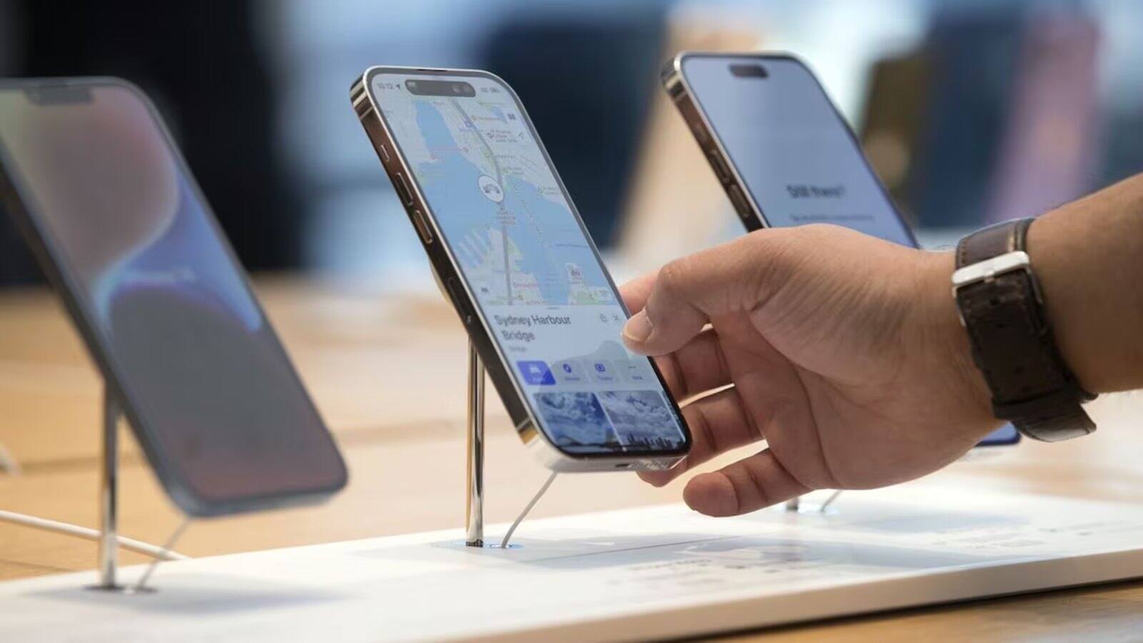 Trump Tariff: टेक कंपनियों को राहत; स्मार्टफोन, कंप्यूटर, और चिप पर लागू नहीं होंगे ट्रंप के रेसिप्रोकल टैरिफ Trump Tariff: टेक कंपनियों को राहत; स्मार्टफोन, कंप्यूटर, और चिप पर लागू नहीं होंगे ट्रंप के रेसिप्रोकल टैरिफ