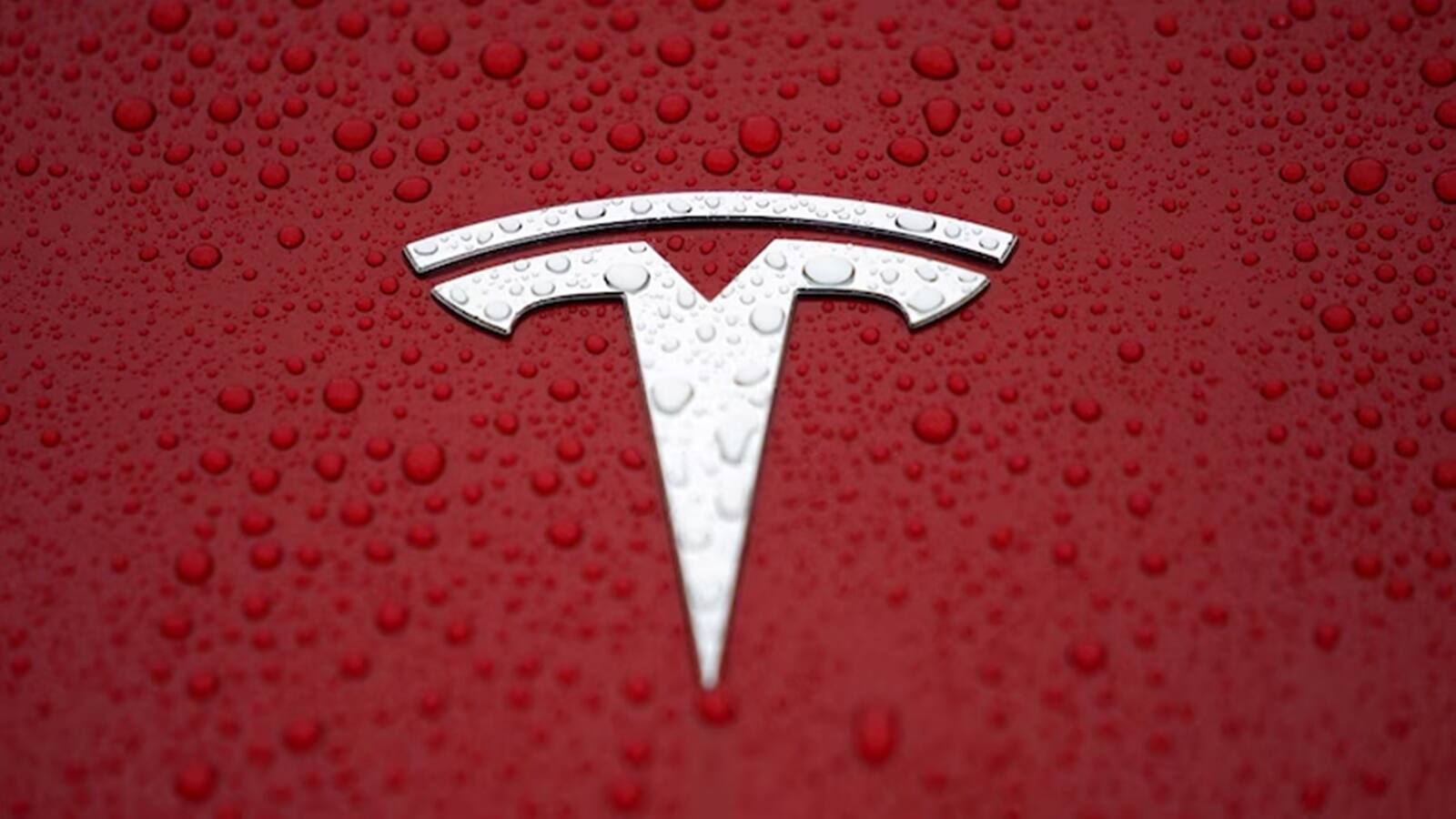 अभी तक नहीं शुरू हुआ Tesla की सस्ती कारों का प्रोडक्शन, अब आगे ये है उम्मीद