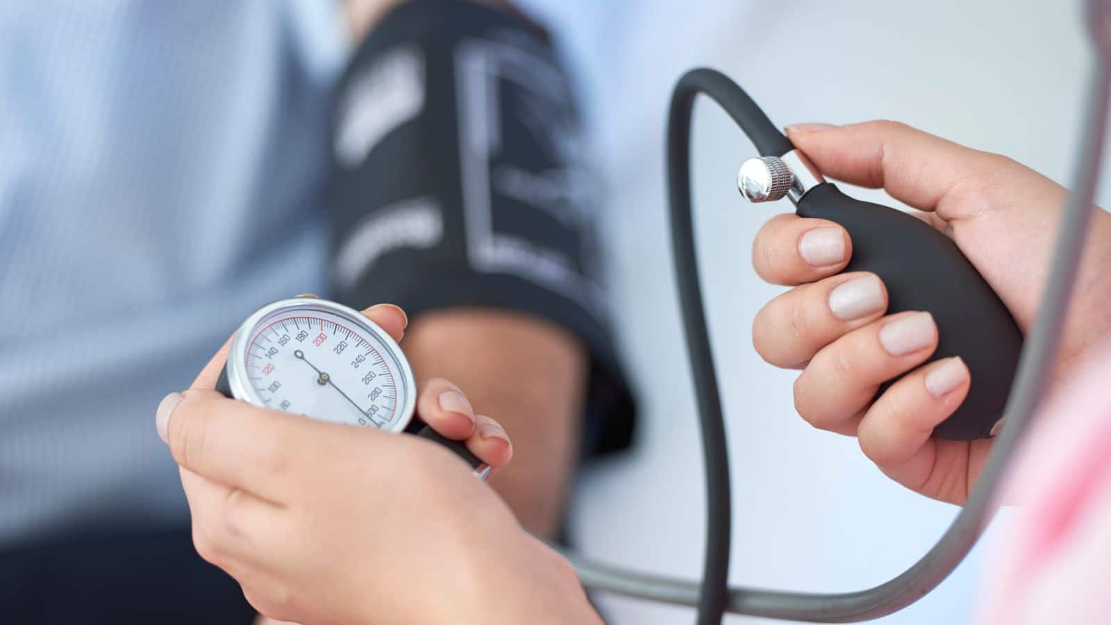 Low blood pressure की पहली निशानी हैं सुबह के ये 5 लक्षण, जानें कैसे बचें