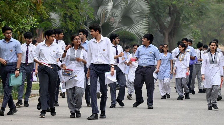 CBSE का बड़ा कदम! प्री-प्राइमरी से कक्षा 5 तक अब मातृभाषा में होगी पढ़ाई,  नोटिफिकेशन जारी - cbse big step now studies will be done in mother tongue  from pre primary to