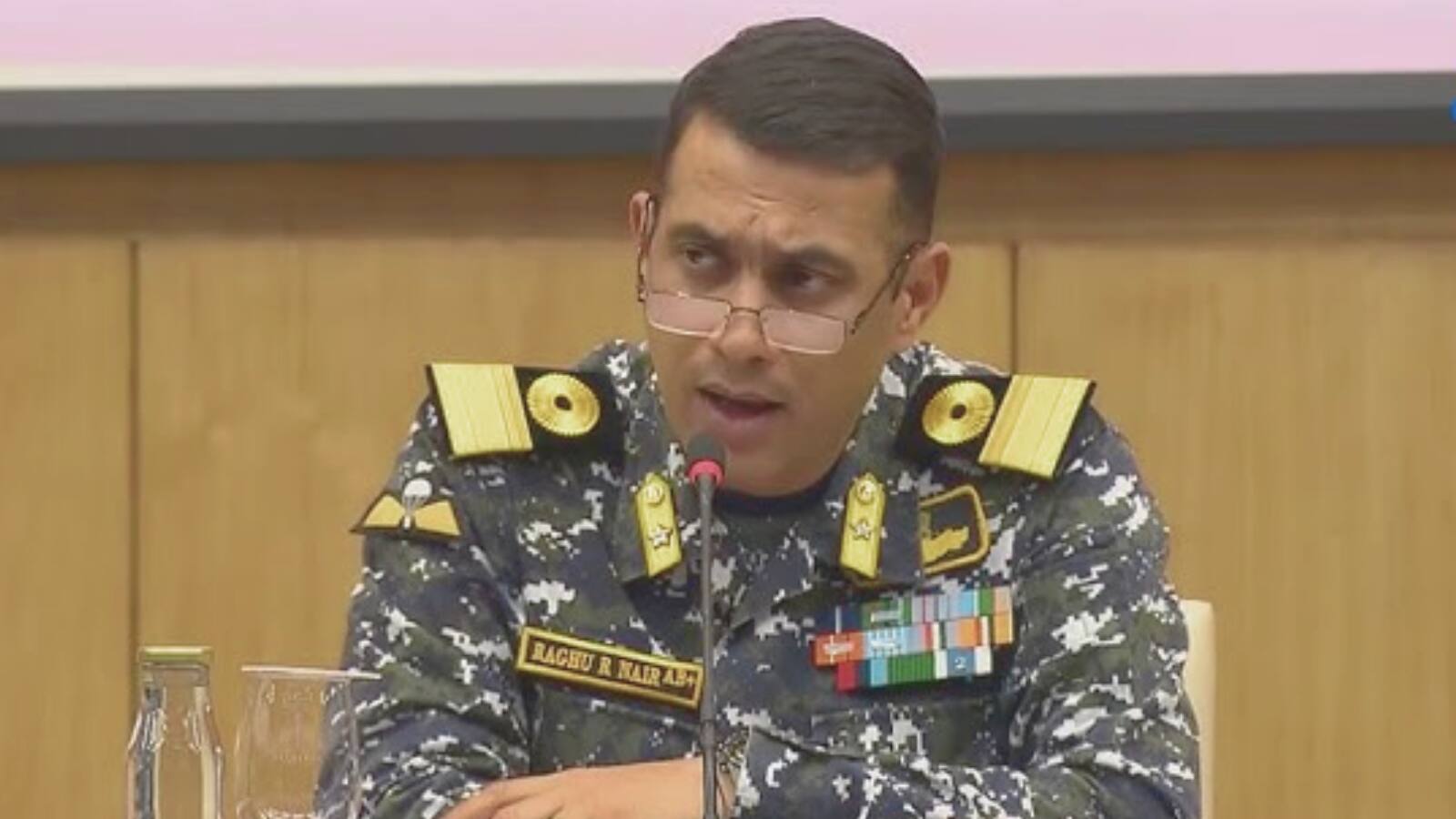कौन हैं कमोडोर नायर? भारत-पाकिस्तान सीजफायर ब्रीफिंग में बने नौसेना की आवाज
