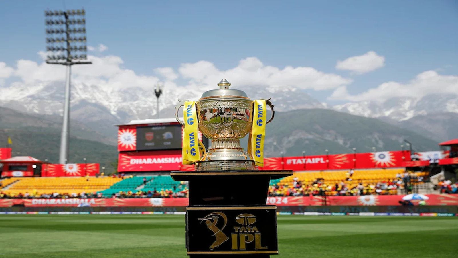 IPL 2026 Playoff Scenario: प्लेऑफ में अब भी जा सकती है मुंबई! रोमांचक हुई अंतिम चार की लड़ाई...जानें सारी टीमों का हाल