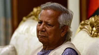  मोहम्मद यूनुस ने बांग्लादेश में नई सरकार के सत्ता संभालने से पहले पद छोड़ दिया है।
