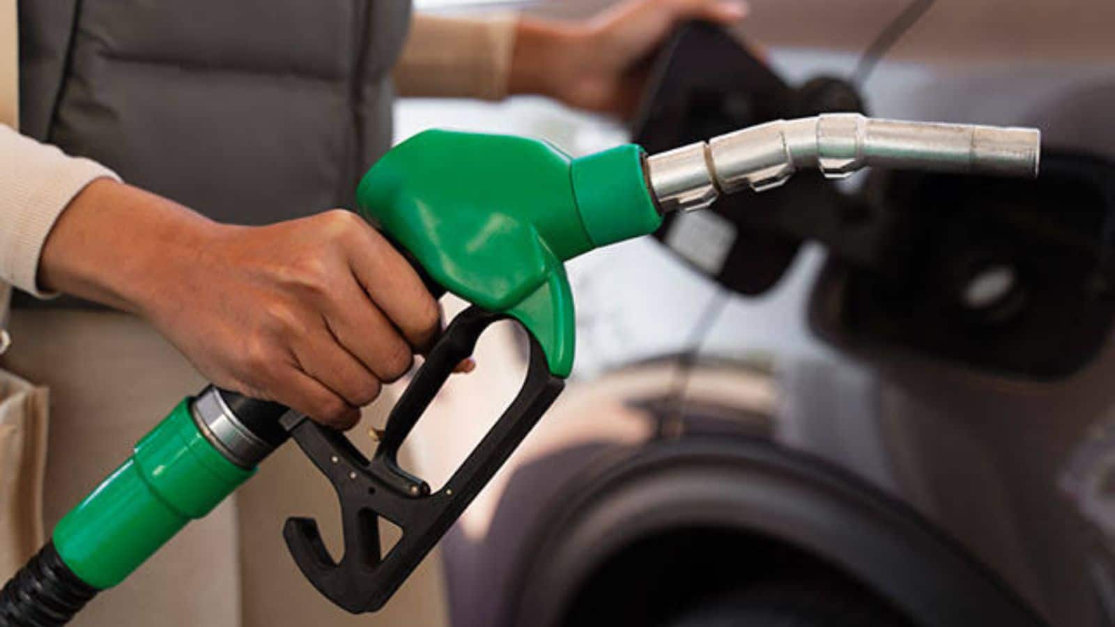 Petrol Diesel Price Today: सुबह-सुबह बदले दाम, देखिए किस शहर में क्या है रेट