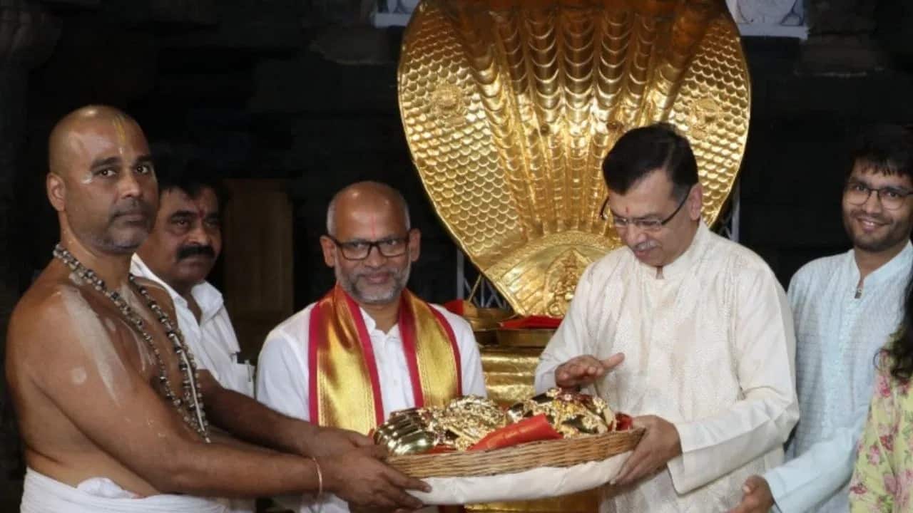 संजीव गोयनका ने तिरुपति बालाजी में चढ़ाया करोड़ों का सोना, कीमत जान हो जाएंगे हैरान