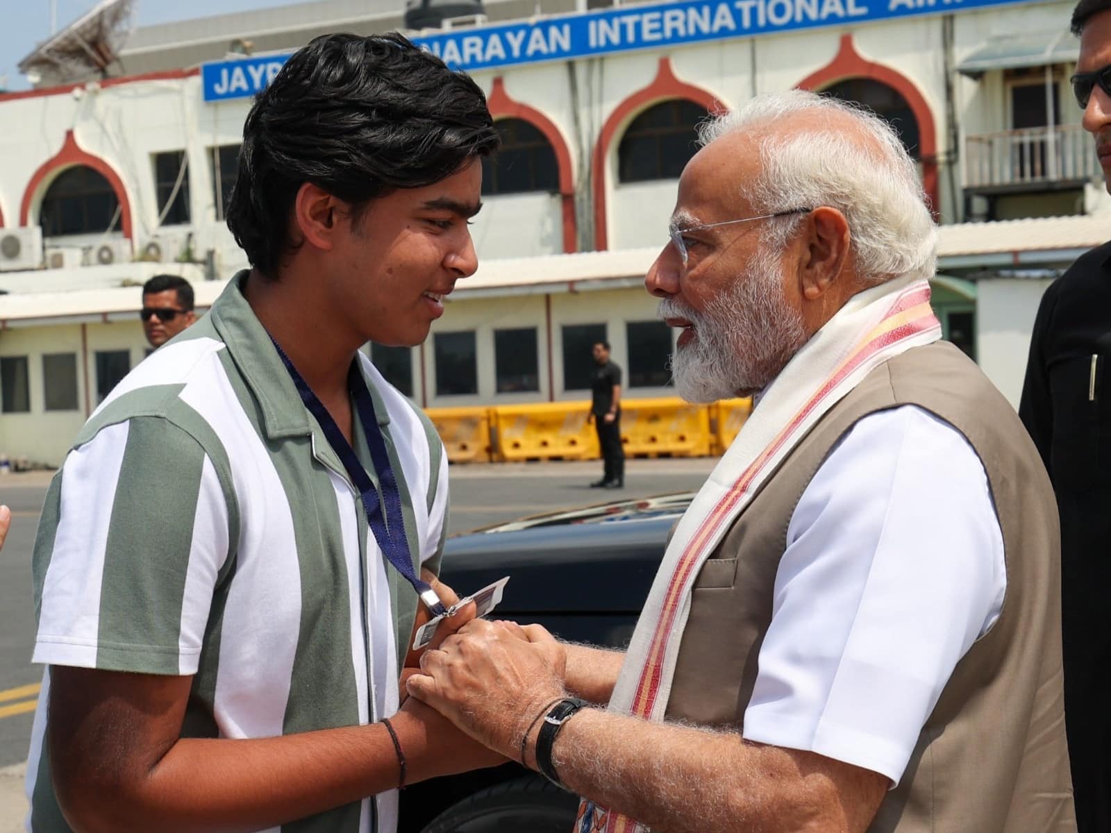 Vaibhav Suryavanshi: 14 साल के वैभव से पीएम मोदी ने की मुलाकात, युवा क्रिकेटर से कही ये बड़ी बात Vaibhav Suryavanshi: 14 साल के वैभव से पीएम मोदी ने की मुलाकात, युवा क्रिकेटर से कही ये बड़ी बात