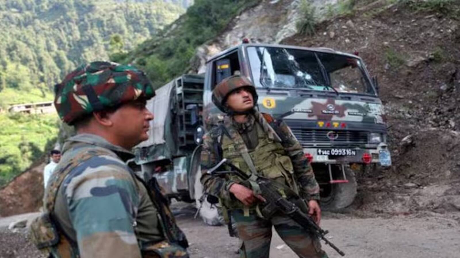 पहलगाम आतंकी हमले के आतंकियों के पोस्टर जारी, शोपियां में सुरक्षाबलों ने की घेराबंदी