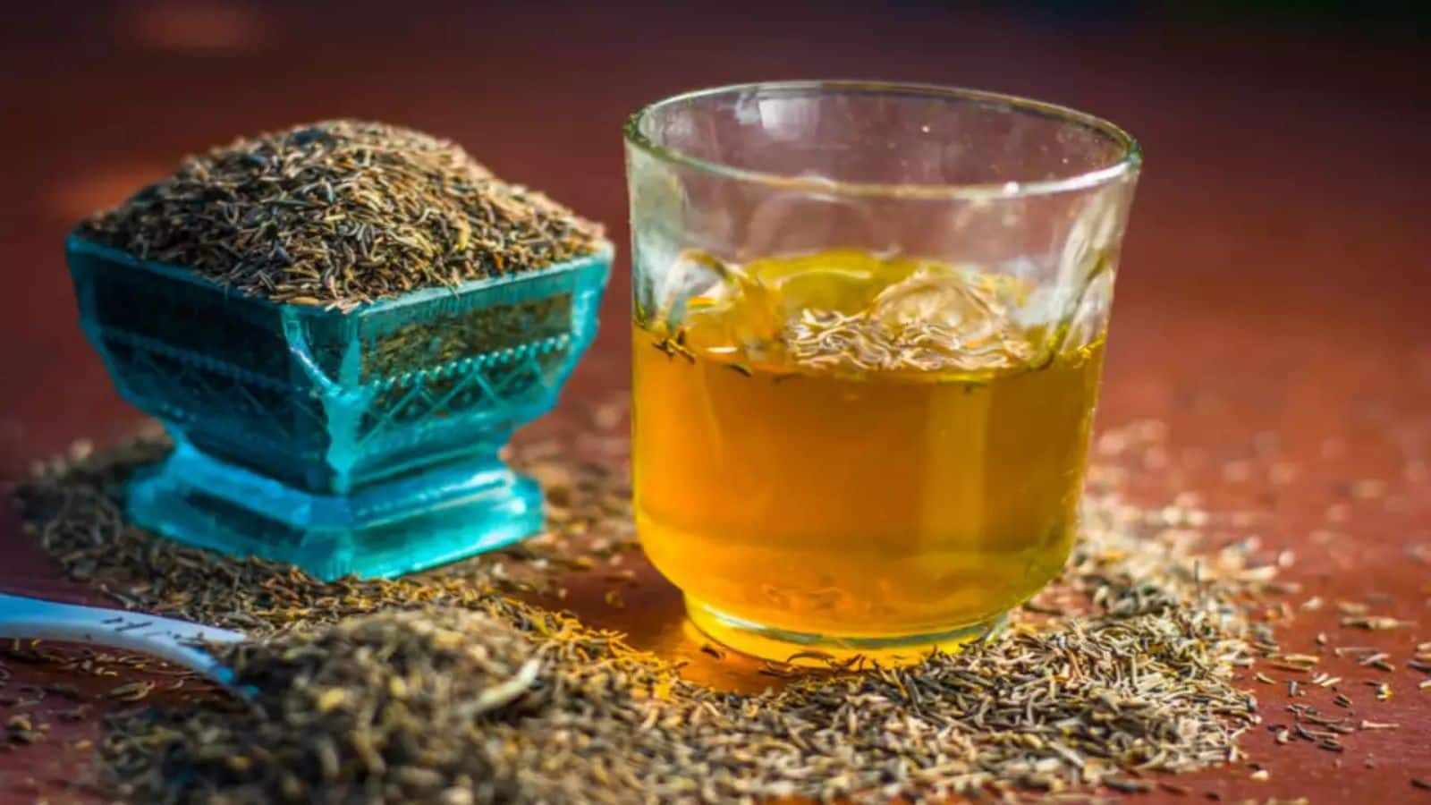 Jeera Water:  वजन घटाने के चक्कर में न करें ओवरडोज,  जीरे के पानी के 6 गंभीर नुकसान