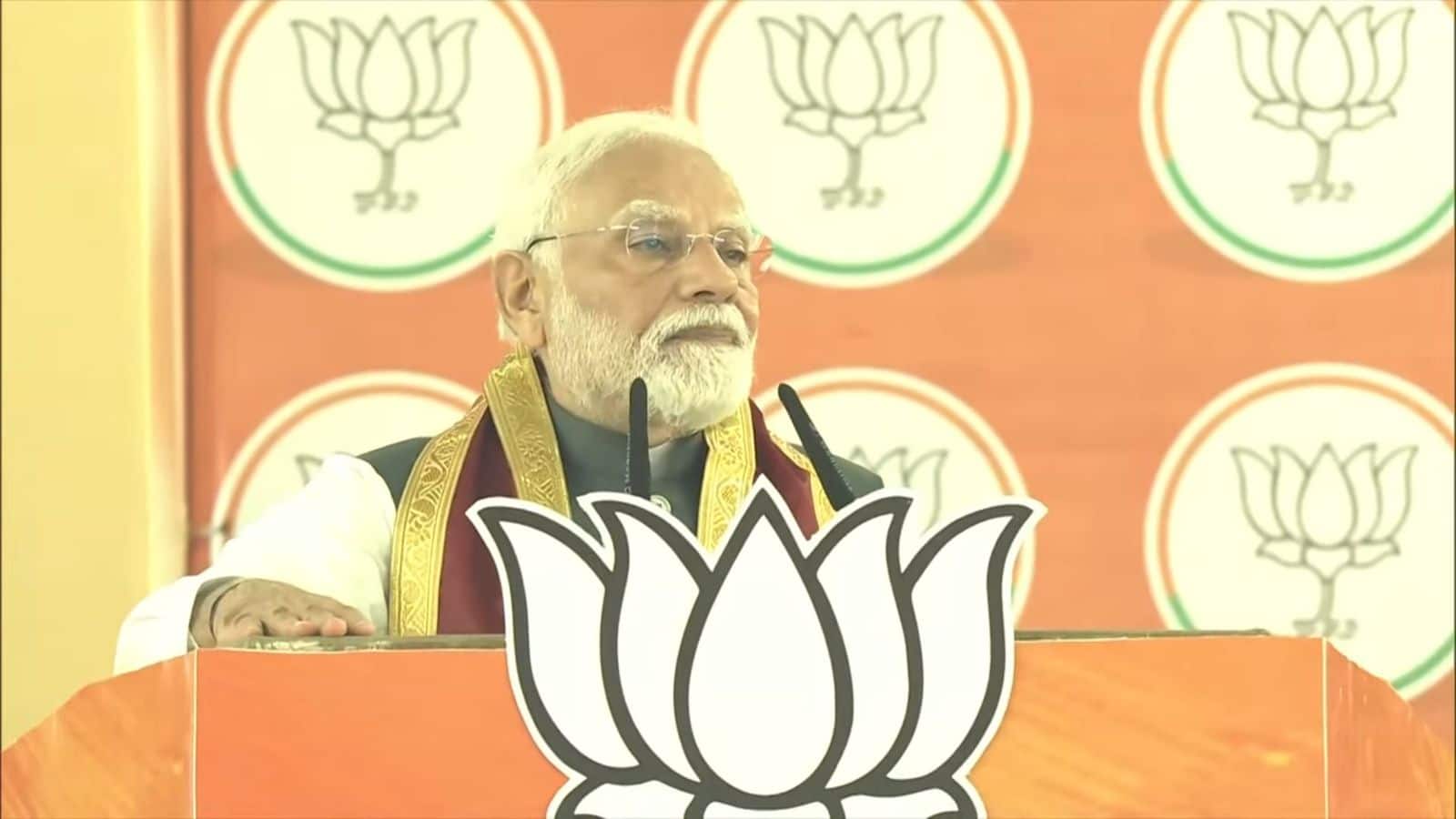 'बंगाल में मची चीख-पुकार, नहीं चाहिए निर्मम सरकार': सीएम ममता पर बरसे पीएम मोदी, पाक को भी दी चेतावनी, बोले- 'ऑपरेशन सिंदूर अभी खत्म नहीं हुआ'