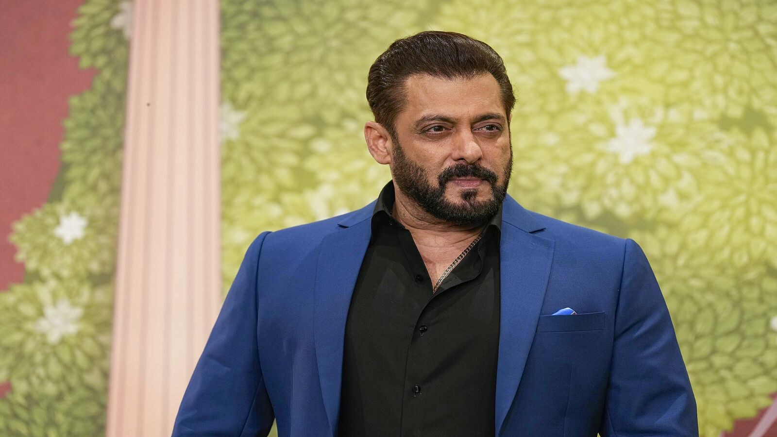 Salman Khan Security Breach: हाई सिक्योरिटी के बावजूद सलमान खान की सुरक्षा  में कैसे लगी सेंध? दो दिन में 2 लोगों ने की घर में घुसने की कोशिश - salman  khan equipped