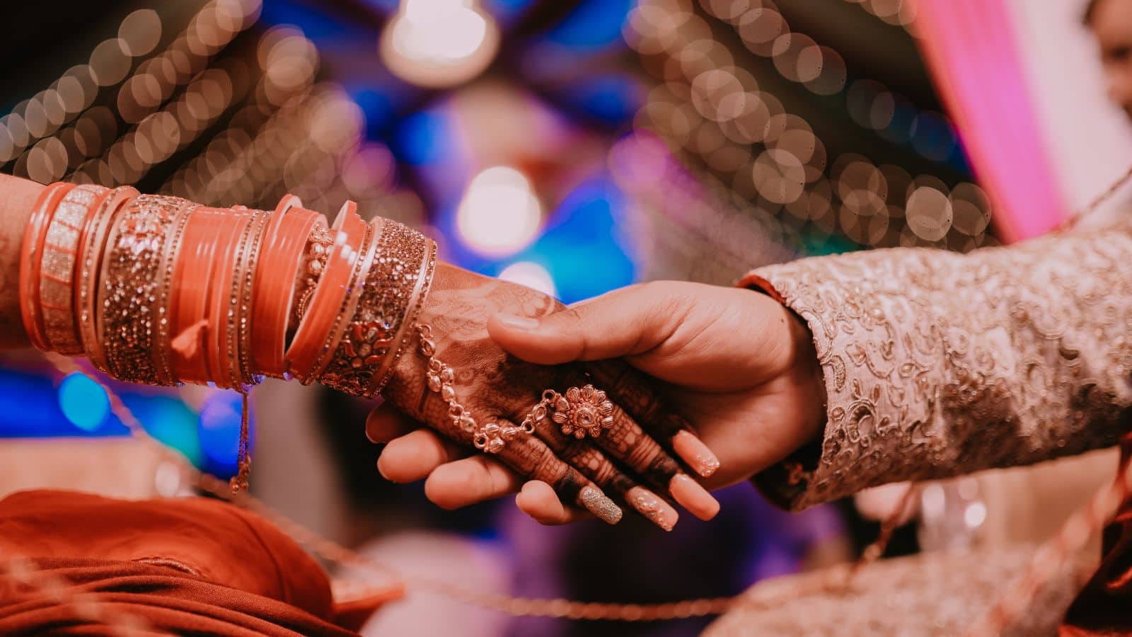 दूसरे धर्म में की शादी, तो परिवार ने जिंदा बेटी का कर दिया 'अंतिम संस्कार'! बोले- हमारे पास और कोई रास्ता नहीं बचा