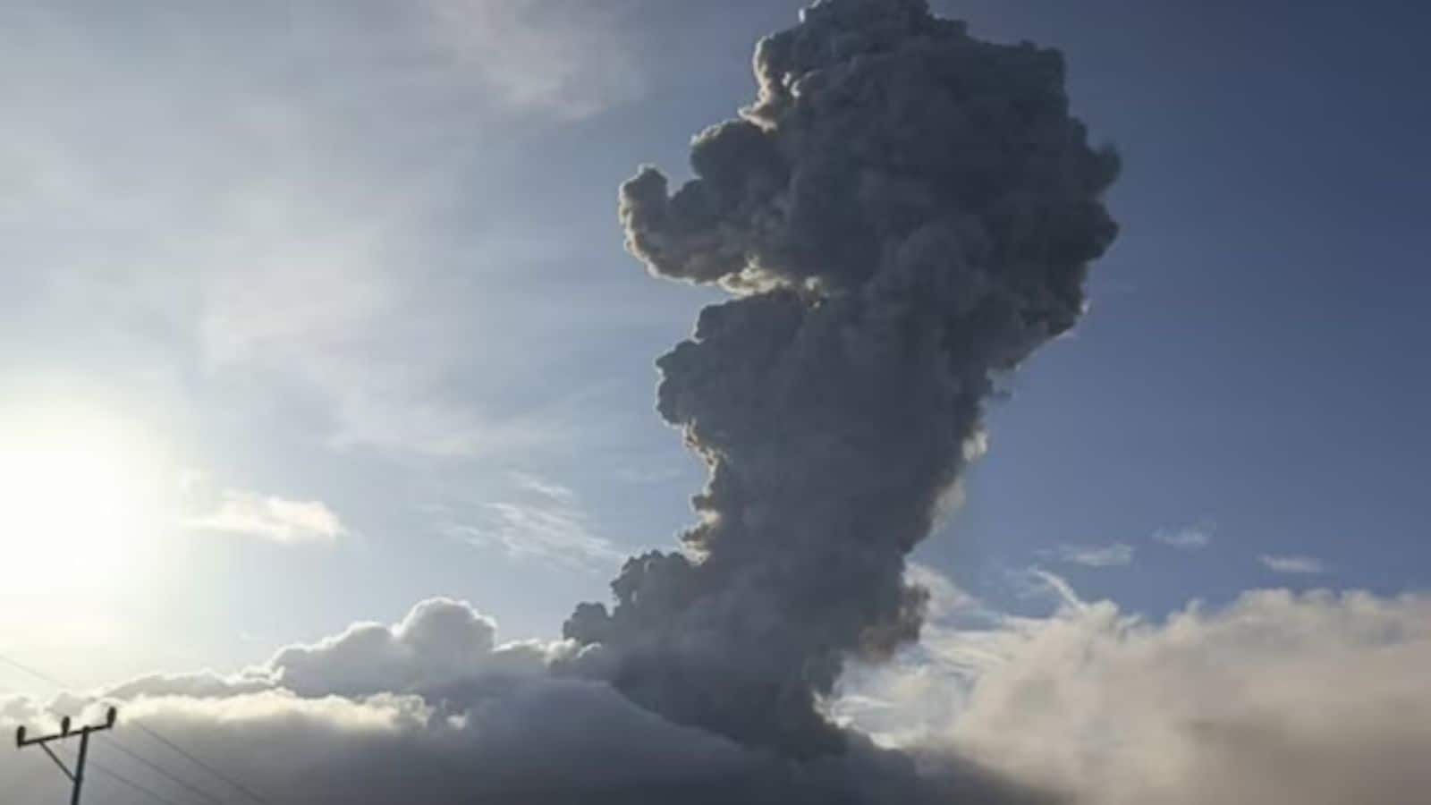 Mount Lewotobi Laki Laki erupts (1)