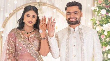 क्रिकेटर रिंकू सिंह और सांसद प्रिया सरोज के सगाई की नई तस्वीरें सोशल मीडिया काफी वायरल हो रही है। (Photo Credit: Akhilesh Yadav Twitter)
