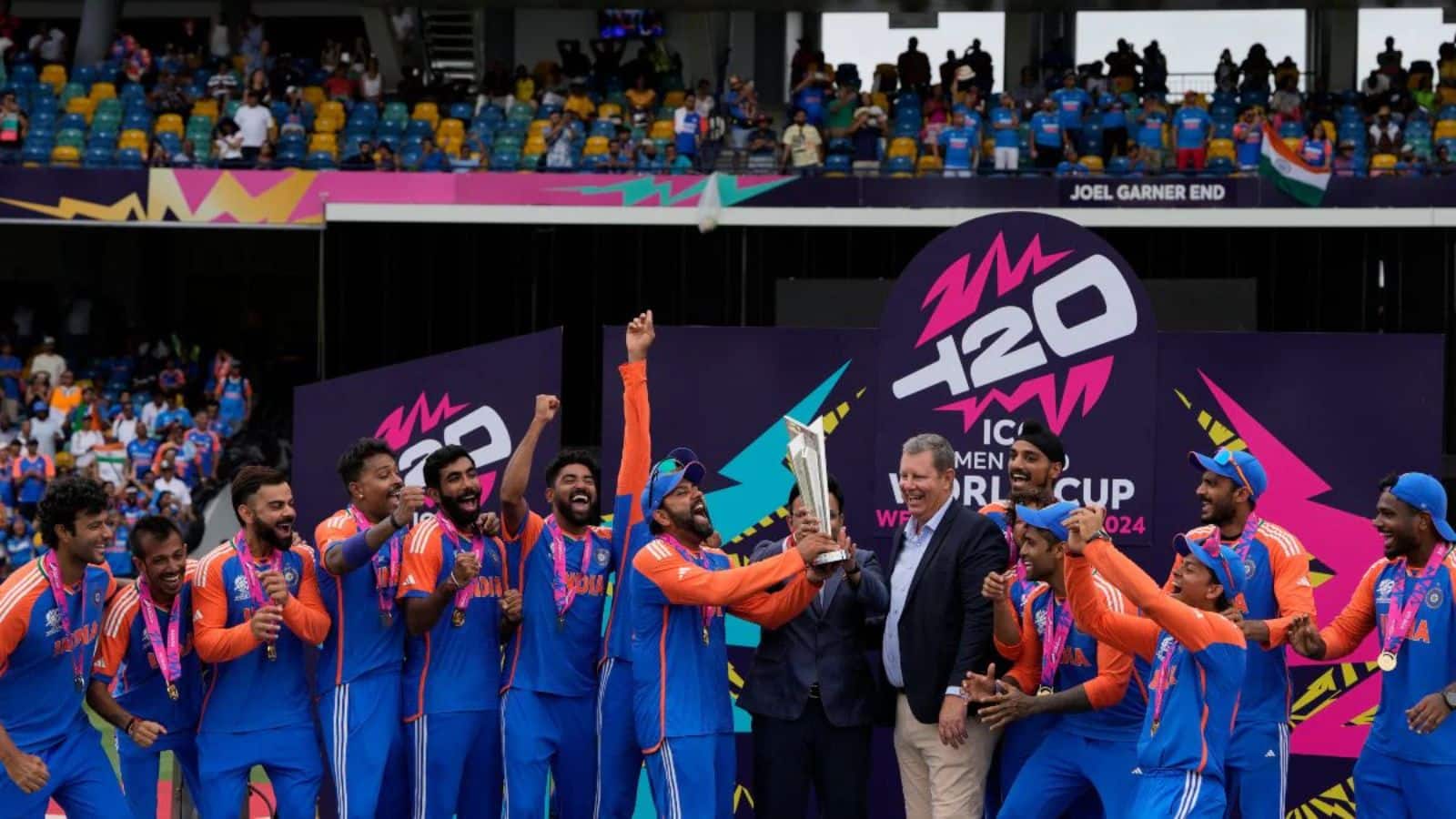 T20 WC Final: 4 ओवर में 26 रन की जरूरत...फिर ऋषभ पंत ने ऐसा पलटा मैच, रोहित शर्मा ने सुनाया फाइनल का किस्सा T20 WC Final: 4 ओवर में 26 रन की जरूरत...फिर ऋषभ पंत ने ऐसा पलटा मैच, रोहित शर्मा ने सुनाया फाइनल का किस्सा