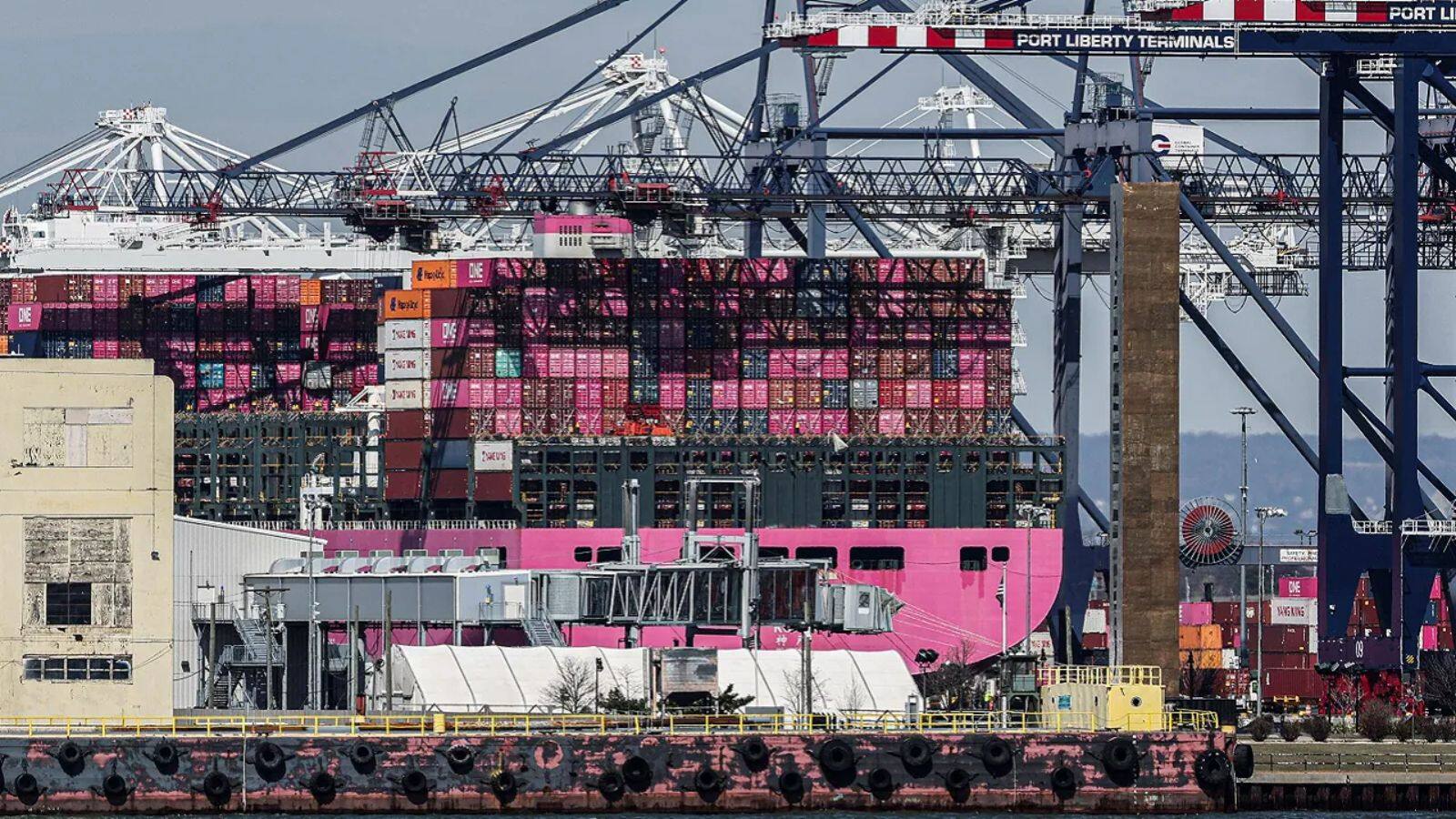Trade Deficit: देश के व्यापार घाटे में हुई बड़ी गिरावट, वाणिज्य मंत्रालय के मई के डेटा में सामने आए ये आंकड़े