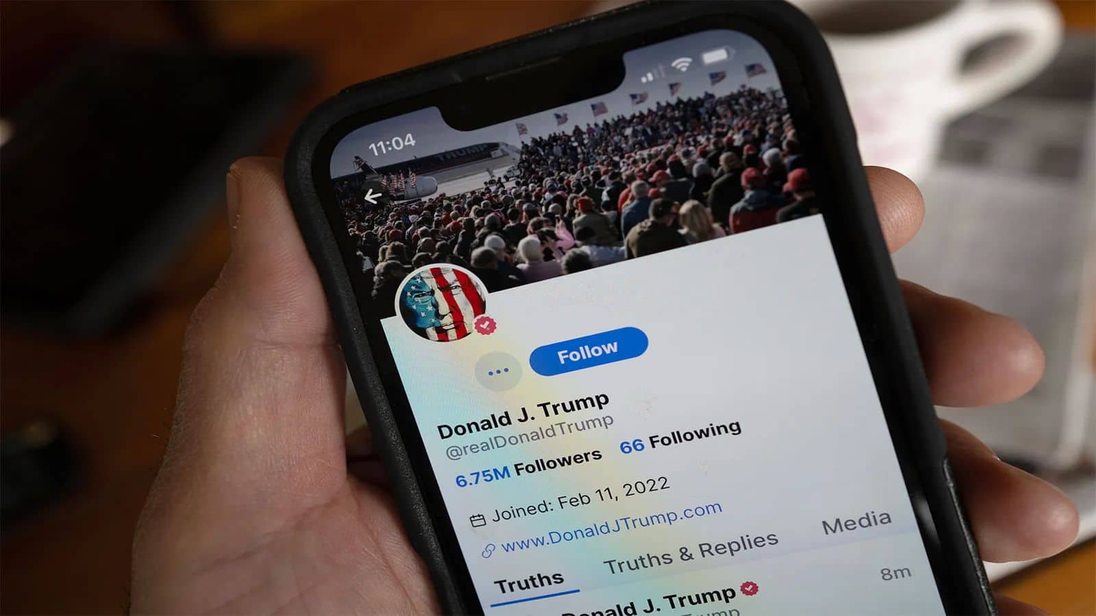America Strikes In Iran: ट्रंप ने ईरान पर हमले का किया ऐलान, तो अमेरिका में क्रैश हो गया Truth Social