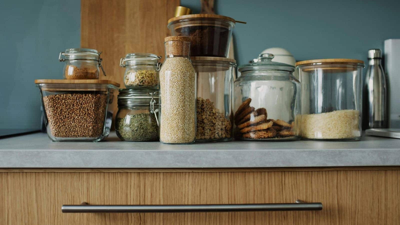 Kitchen Hacks: बारिश में बिस्कुट और चिप्स रहेंगे क्रिस्पी, ये छोटा सा देसी ट्रिक जान लीजिए! Kitchen Hacks: बारिश में बिस्कुट और चिप्स रहेंगे क्रिस्पी, ये छोटा सा देसी ट्रिक जान लीजिए!