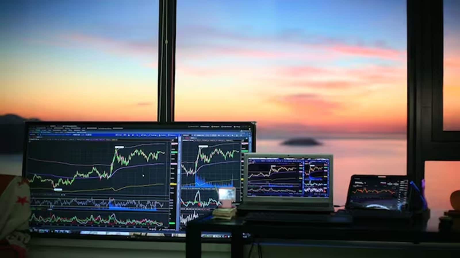 Stocks to Watch: दो लिस्टिंग्स, इन शेयरों से बनाएं वीकेंड शानदार, इंट्रा-डे में तेज हलचल के आसार Stocks to Watch: दो लिस्टिंग्स, इन शेयरों से बनाएं वीकेंड शानदार, इंट्रा-डे में तेज हलचल के आसार