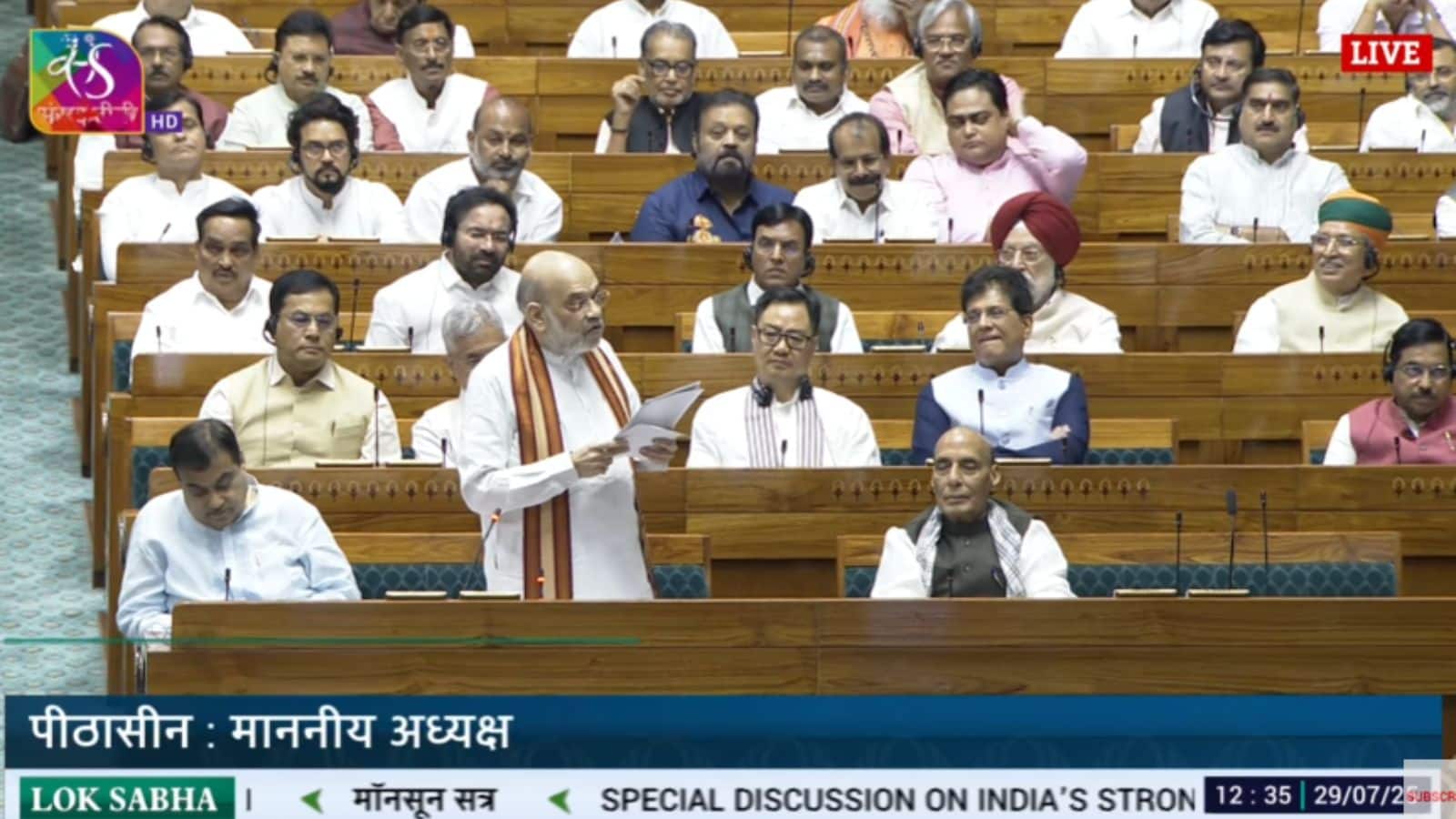 'वंदे मातरम् का विरोध कांग्रेस के खून में है...', प्रियंका गांधी के सवालों का अमित शाह ने दिया जवाब