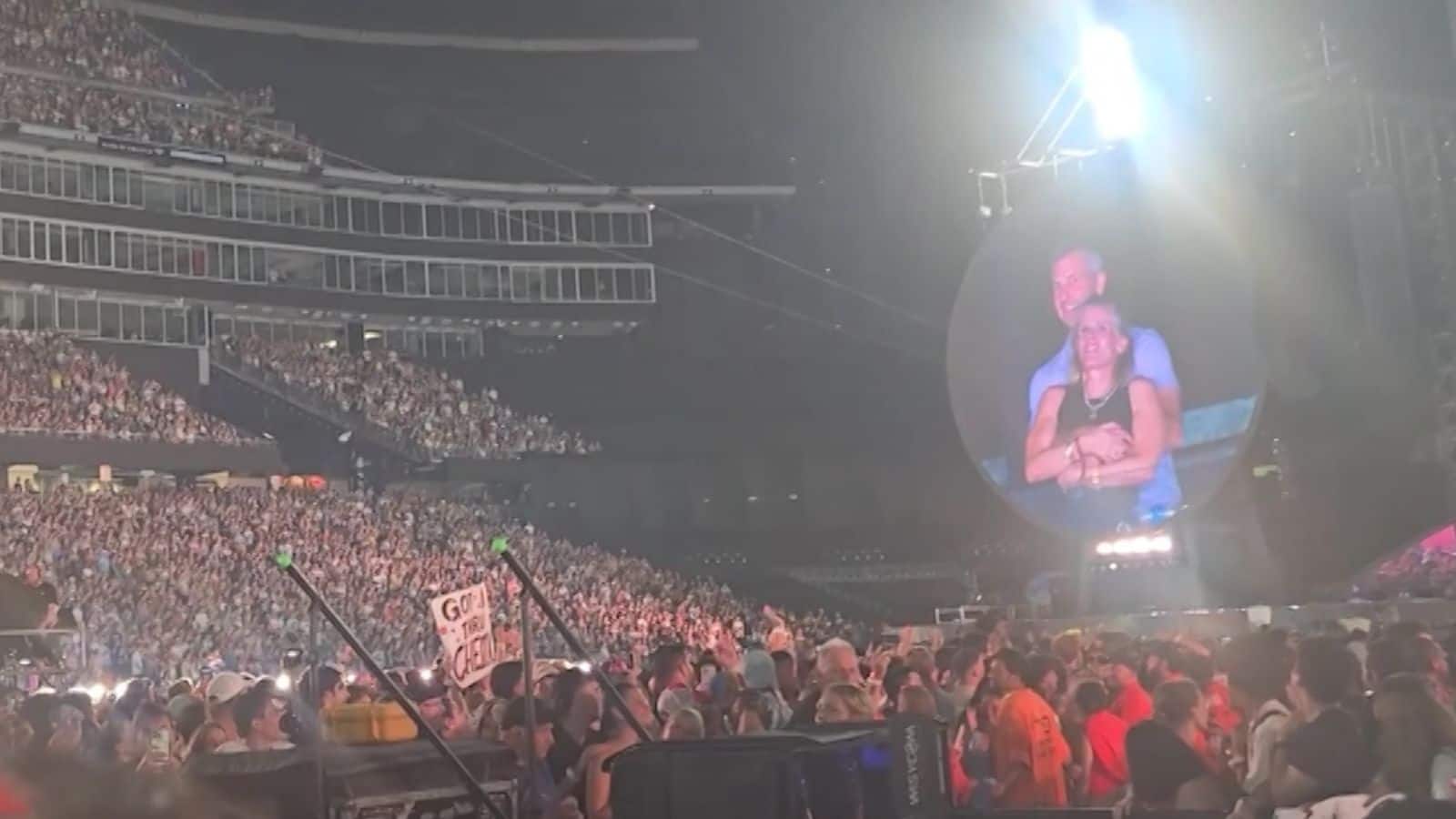 Coldplay Kiss Cam Row: एस्ट्रोनॉमर के CEO एंडी बायरन ने दिया इस्तीफा, कोल्डप्ले कॉन्सर्ट में HR हेड के साथ रोमांस करने की मिली सजा