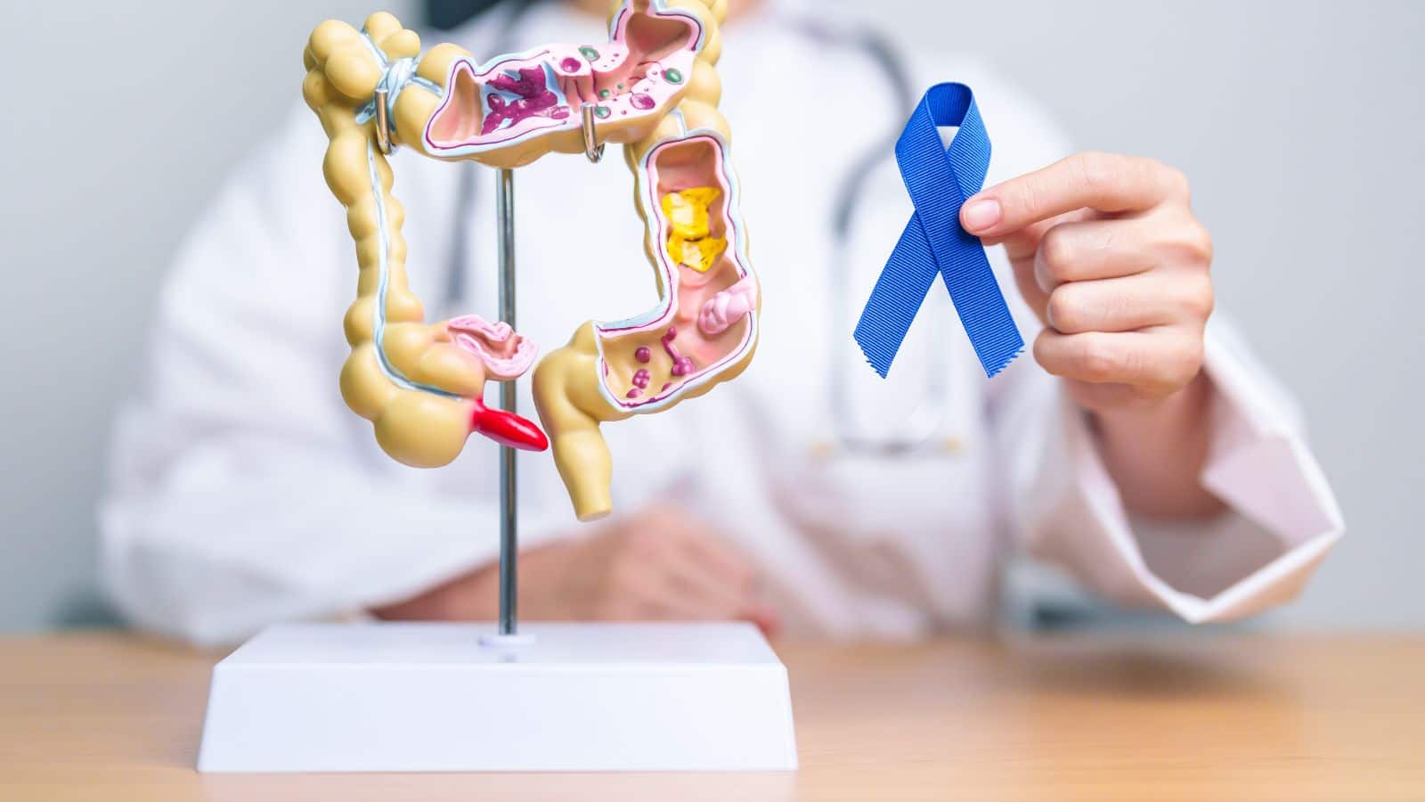 Colon Cancer को जड़ से मिटाने में मददगार हैं ये 5 देसी फूड्स, जानिए कैसे करते हैं असर
