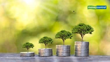 सीनियर सिटीजन को कौनसा बैंक दे रहा है FD पर मैक्सिमम इंटरेस्ट, चेक करें ब्याज दरें