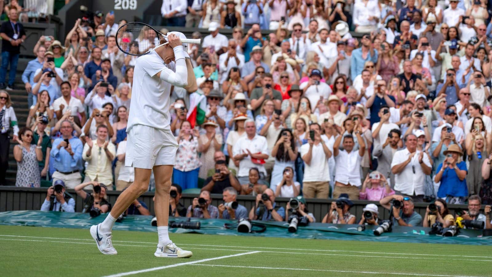 WIMBLEDON 2025 Prize Money: Sinner has participated in each of the last four major finals. The series began with a win in the US Open last September. He then won another victory in the Australian Open in January this January. Ciner wearing white tape and white arm sleeve was not troubled to protect his right elbow.