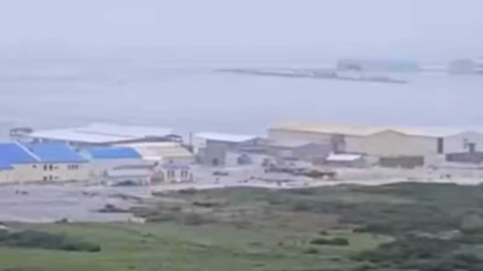 Japan-Russia Tsunami: बाढ़ के पानी से खराब हो सकता है भोजन, जानिए क्या खाना है सेफ? Japan-Russia Tsunami: बाढ़ के पानी से खराब हो सकता है भोजन, जानिए क्या खाना है सेफ?