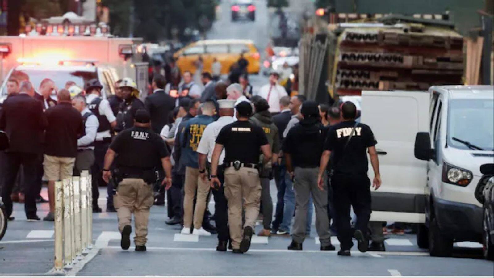 Manhattan Shooting: अमेरिका के मैनहट्टन में एक गगनचुंबी बिल्डिंग में चली तड़ातड़ गोलियां, 4 लोगों की मौत कई घायल