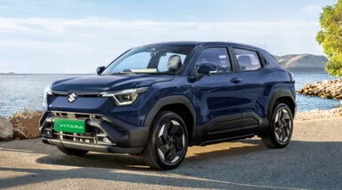 मारुति सुजुकी ने अपनी पहली इलेक्ट्रिक एसयूवी, e-Vitara को पेश कर दिया है। यह भारत के इलेक्ट्रिक कार बाजार में मारुति का एक बड़ा कदम है। यह कार सितंबर 2025 तक लॉन्च की जा सकती है

