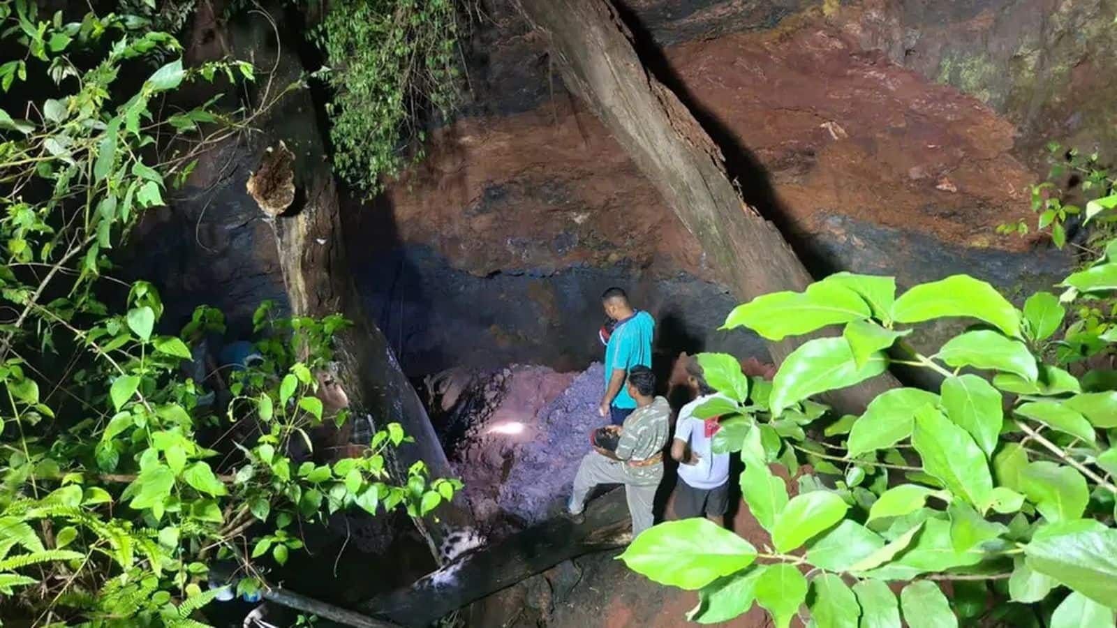 National-Odisha Landslide: ओडिशा में बड़ा हादसा! भूस्खलन के बाद जमीन धंसी, मिट्टी में दबने से 3 मजदूरों की मौत – #INA