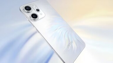 Oppo Reno 14 में 120Hz रिफ्रेश रेट के साथ 6.59-इंच का AMOLED डिस्प्ले दिया गया है