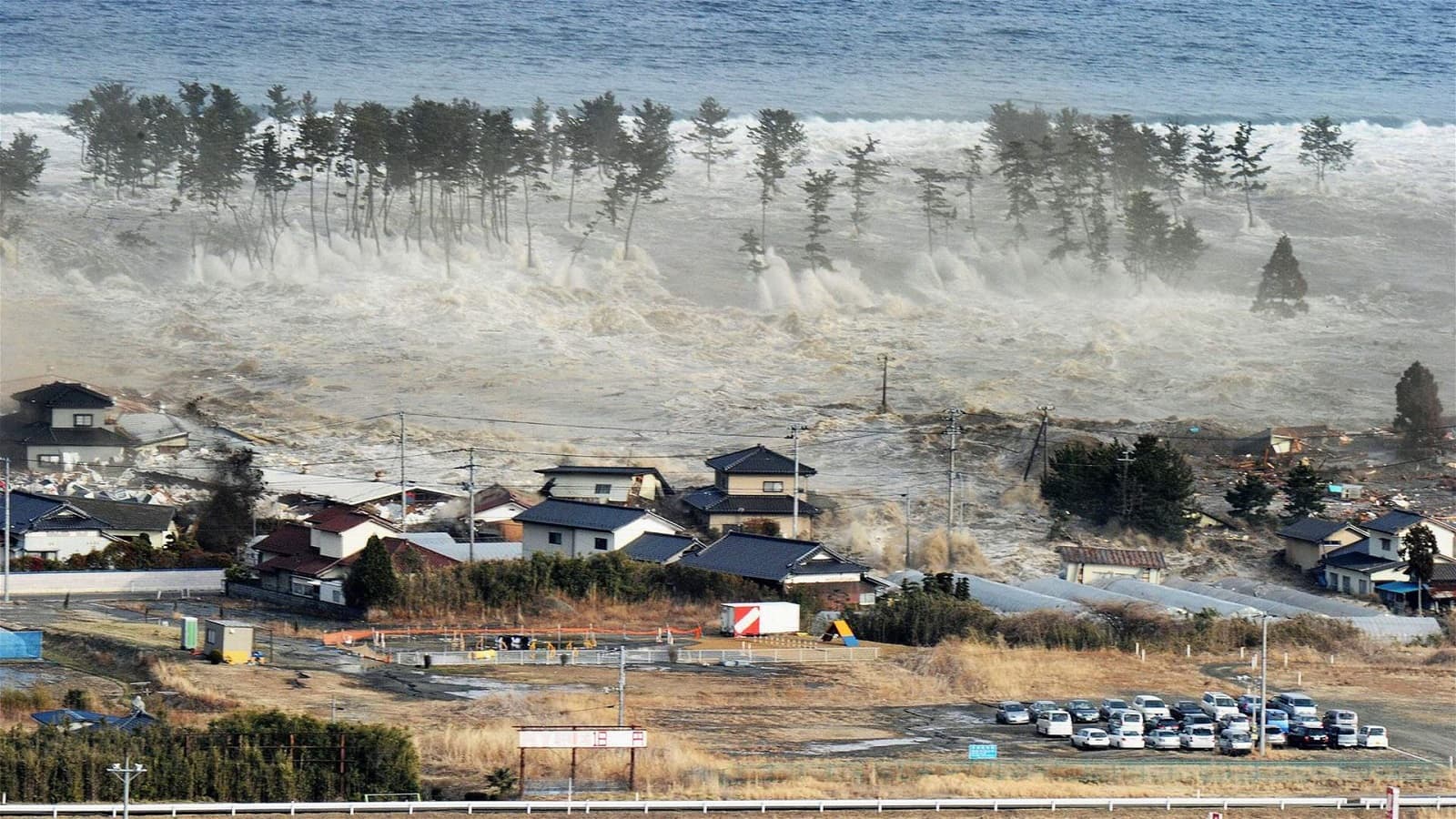 Japan-Russia Tsunami: अगर आप भी फंस जाएं सुनामी में, तो ये बातें ध्यान रखें Japan-Russia Tsunami: अगर आप भी फंस जाएं सुनामी में, तो ये बातें ध्यान रखें