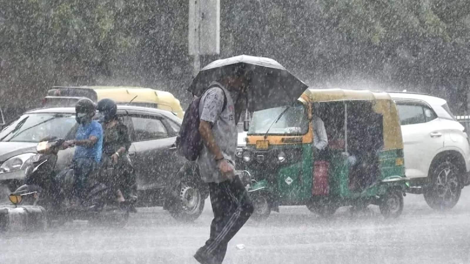Heavy Rain Alert: दिल्ली-यूपी समेत इन राज्यों में भारी बारिश का ऑरेंज अलर्ट जारी,  IMD ने दी ये चेतावनी