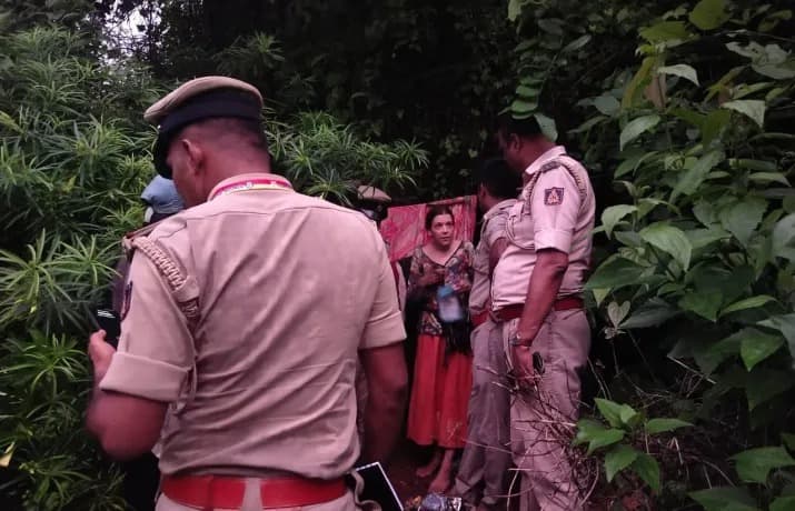 सबसे छिपकर गुफा में रह रही थी रशियन वूमन, 8 साल पहले खत्म हुआ वीजा…कर्नाटक  में हैरान करने वाला मामला - russian woman with her two children found  living in remote karnataka